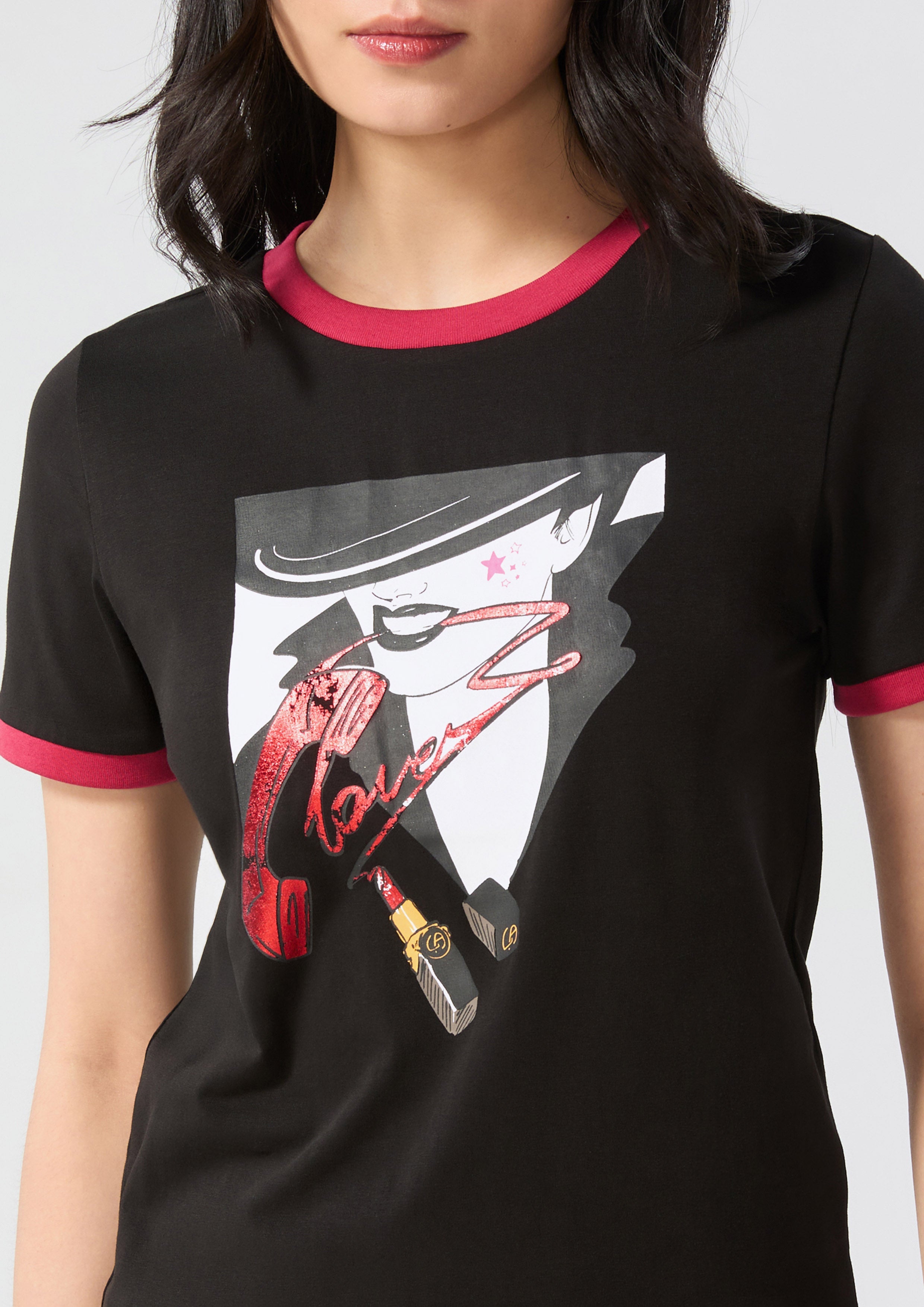 เสื้อยืดแขนสั้นพิมพ์ลายทรงสลิมฟิต คอลเลกชัน Like a Virgin