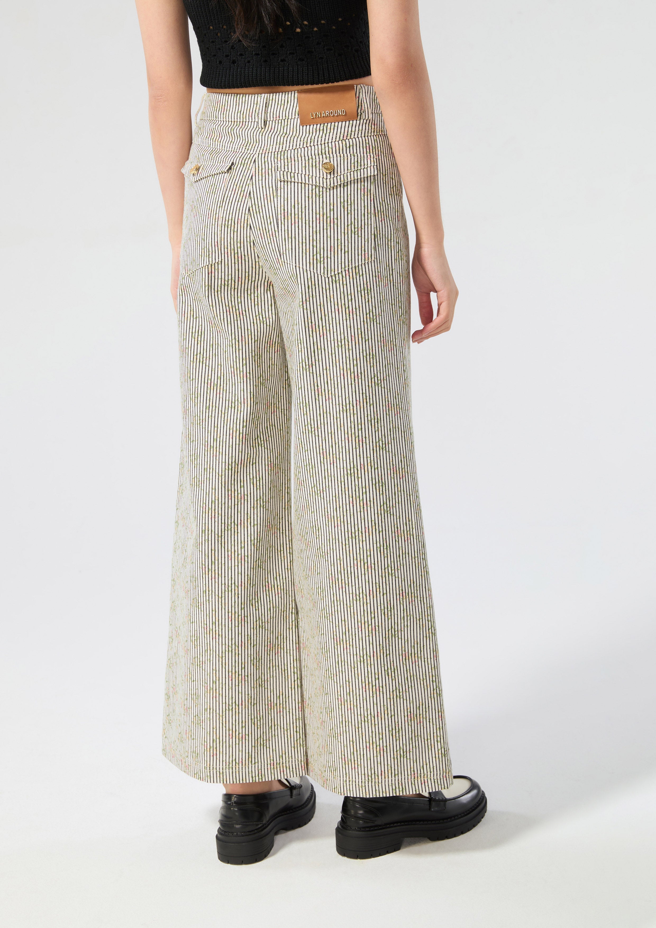 กางเกงขายาวลายทางซ้อนลายดอกไม้ คอลเลกชัน Blossom Elegance