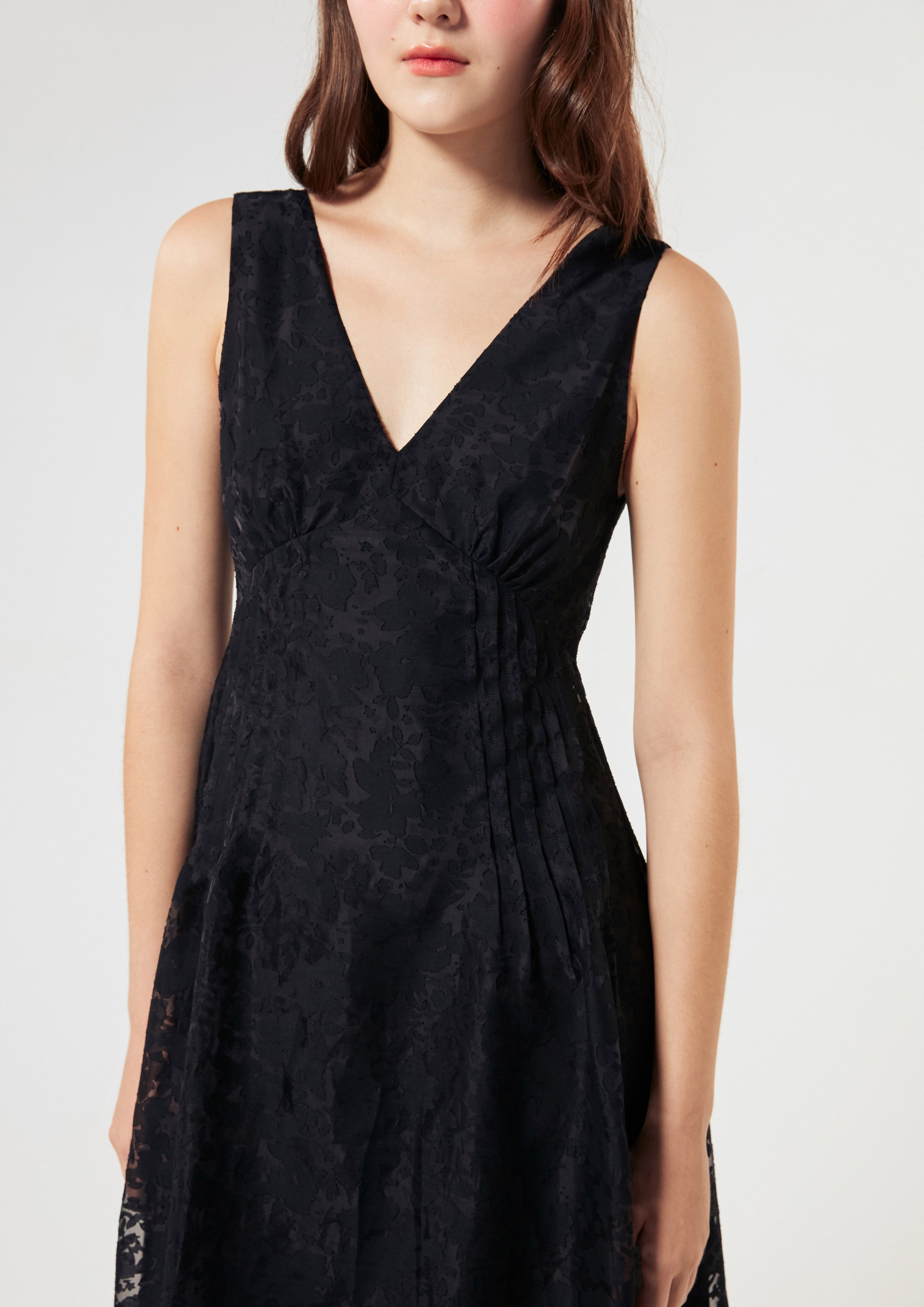 เดรสมิดิผ้าลูกไม้ คอลเลกชัน Rodeo Rose