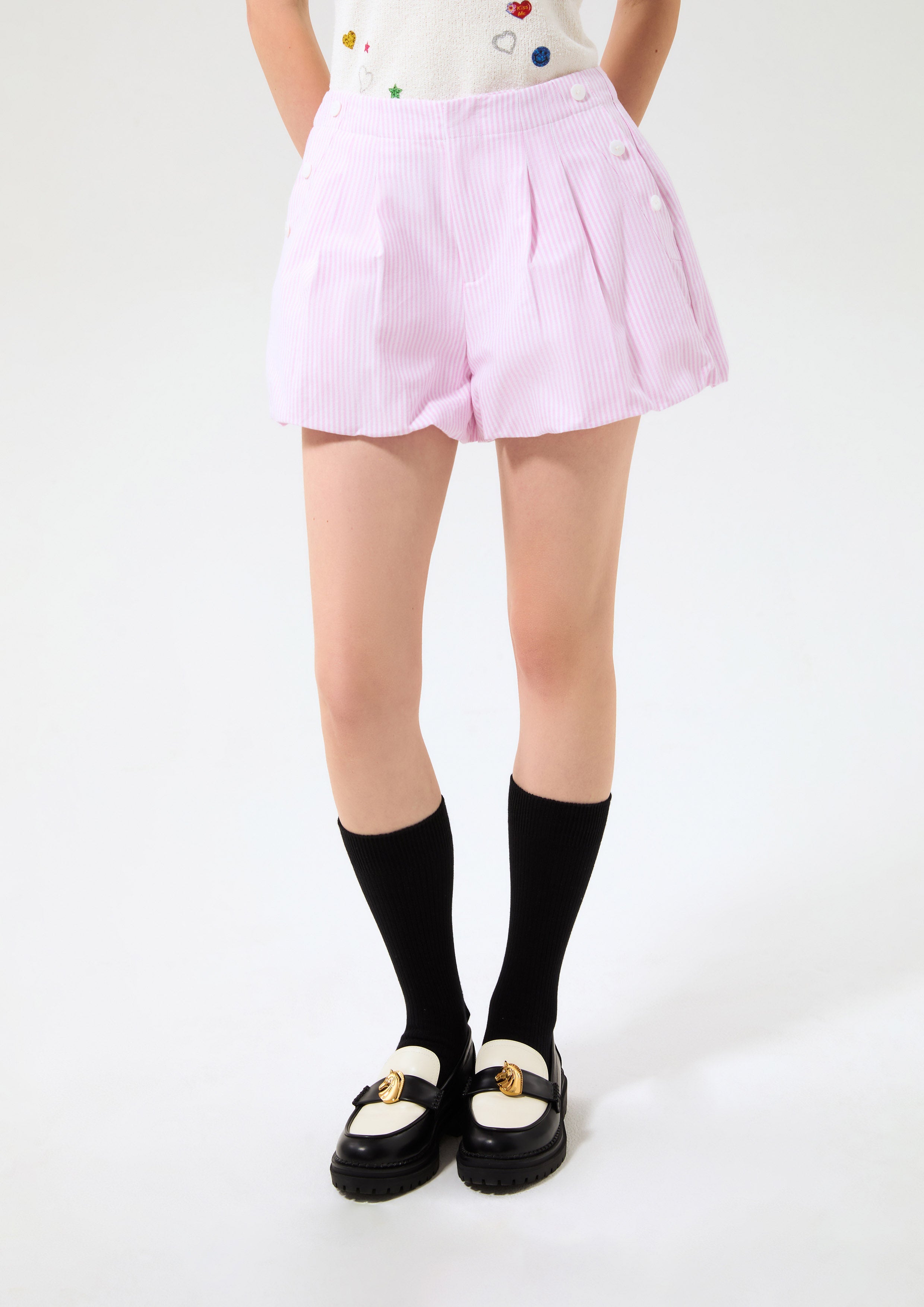 กางเกงขาสั้นทรงพองลายทาง คอลเลกชัน Cruise to the Full Bloom