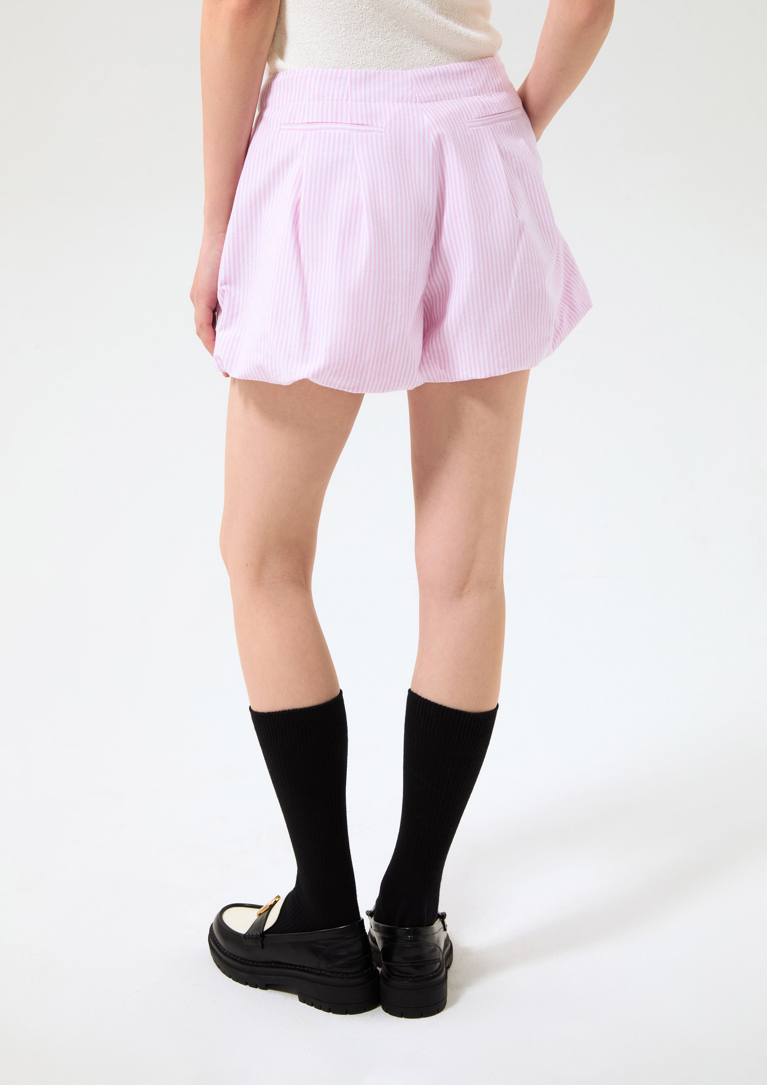 กางเกงขาสั้นทรงพองลายทาง คอลเลกชัน Cruise to the Full Bloom