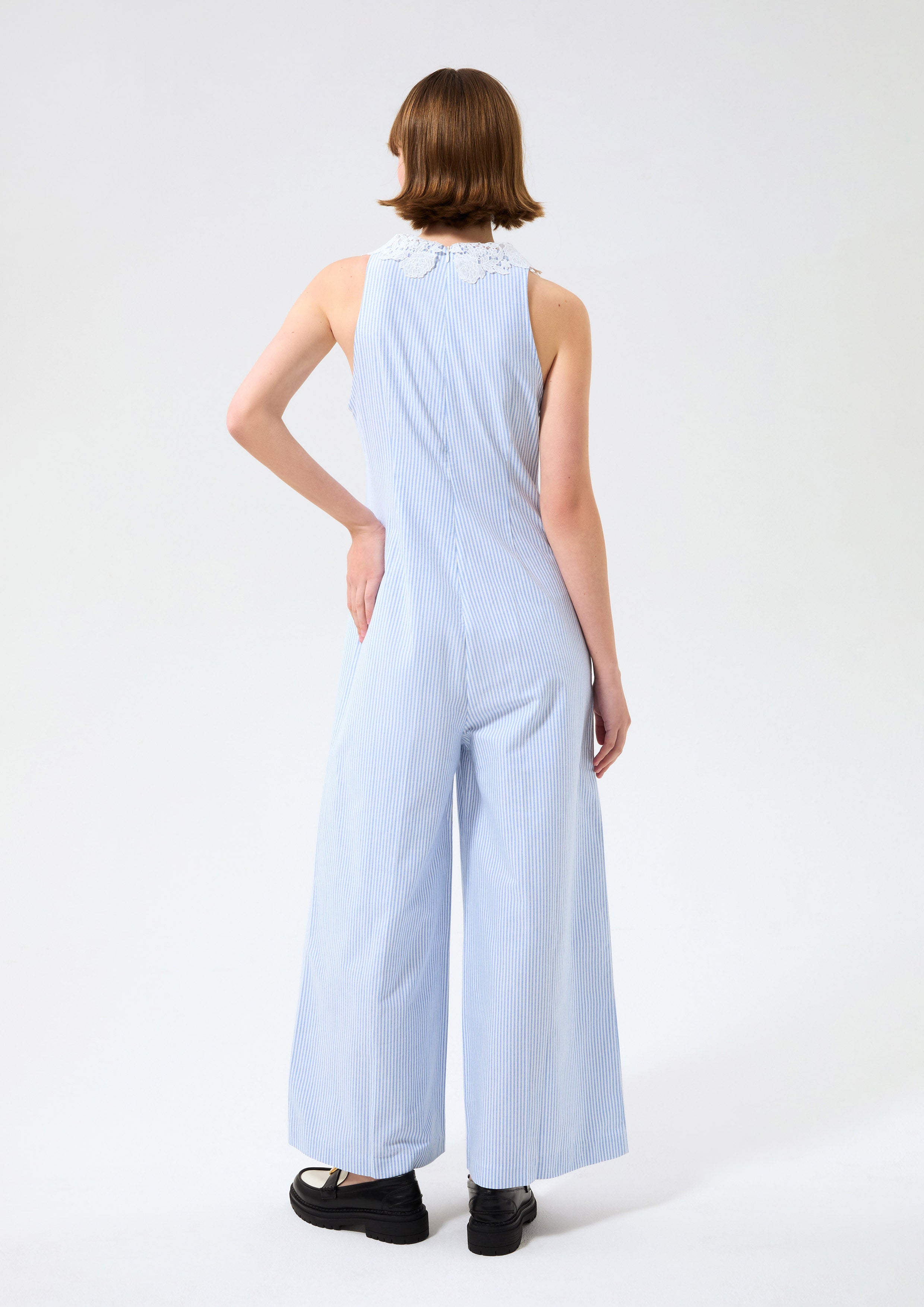 จัมพ์สูทลายทางคอเสื้อแต่งผ้าลูกไม้ คอลเลกชัน Cruise to the Full Bloom