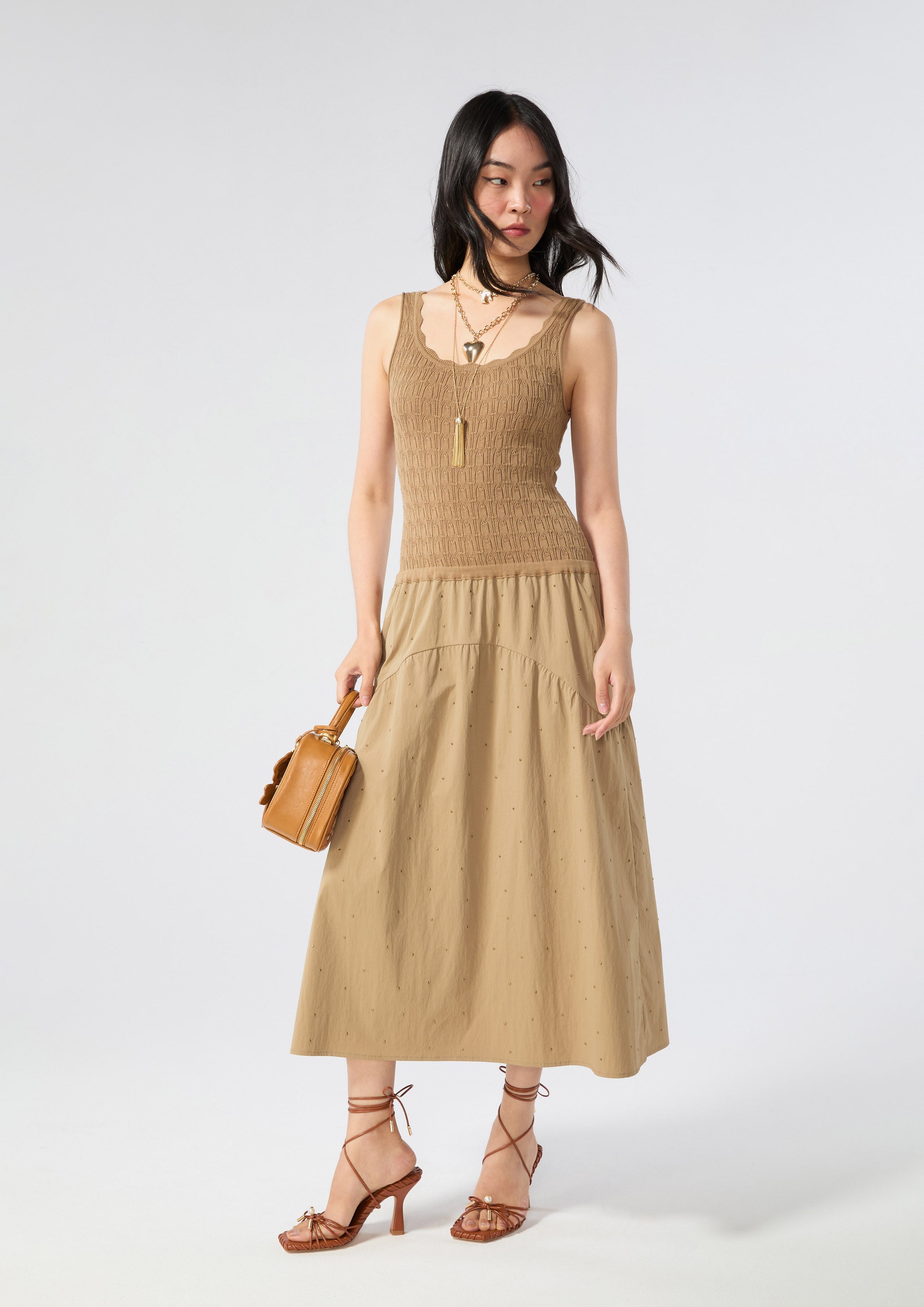 เดรสยาวผ้านิตกระโปรงระบาย คอลเลกชัน Blossom Elegance