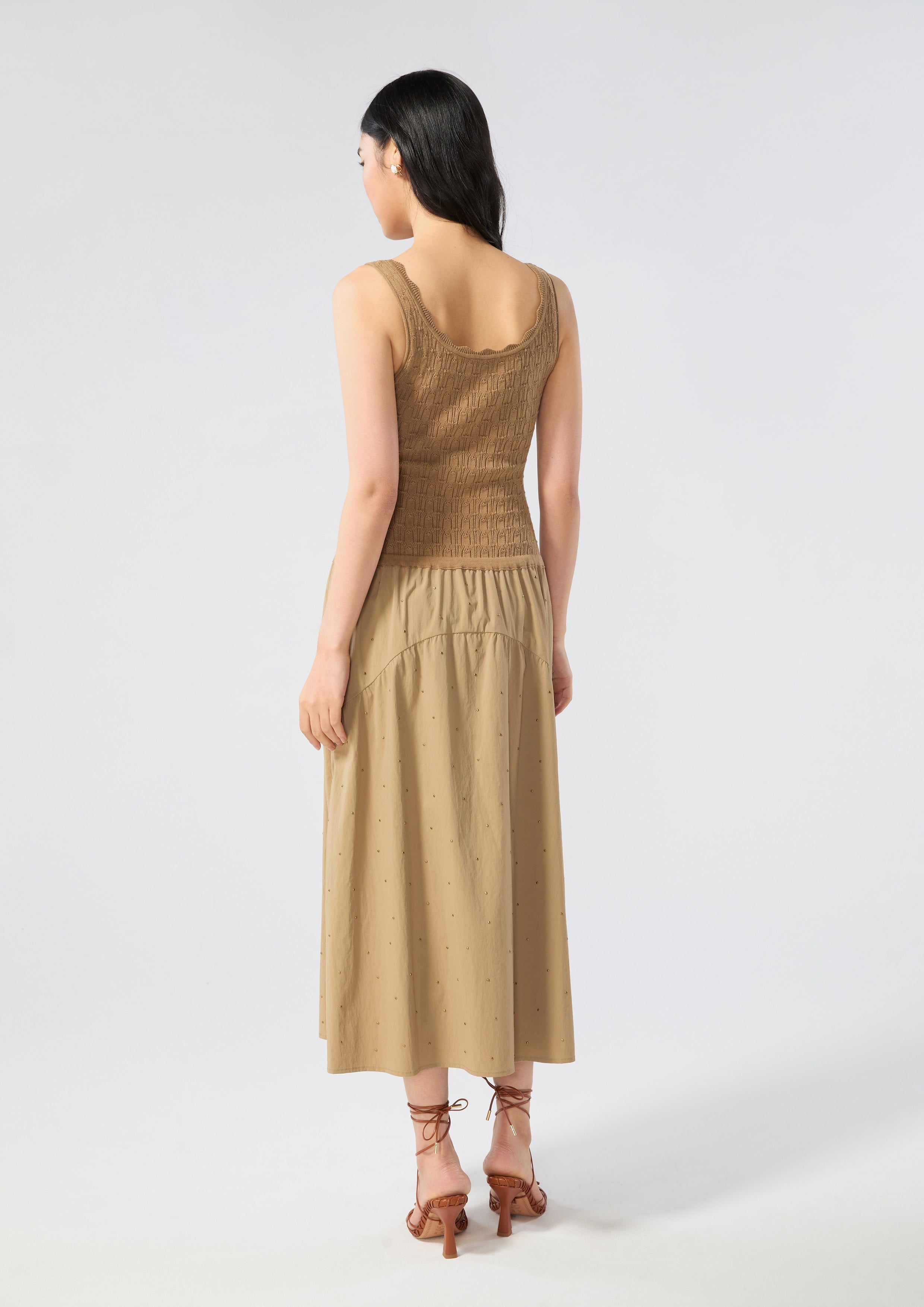 เดรสยาวผ้านิตกระโปรงระบาย คอลเลกชัน Blossom Elegance