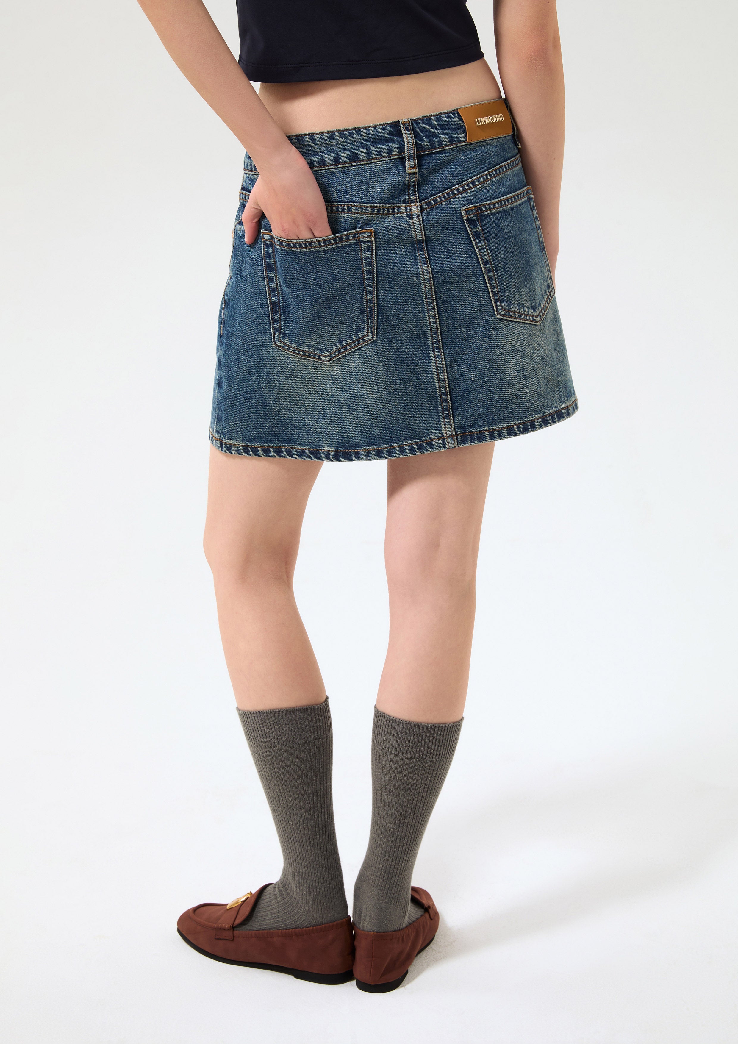 กระโปรงสั้นเดนิมปั๊มลาย คอลเลกชัน Basic Denim