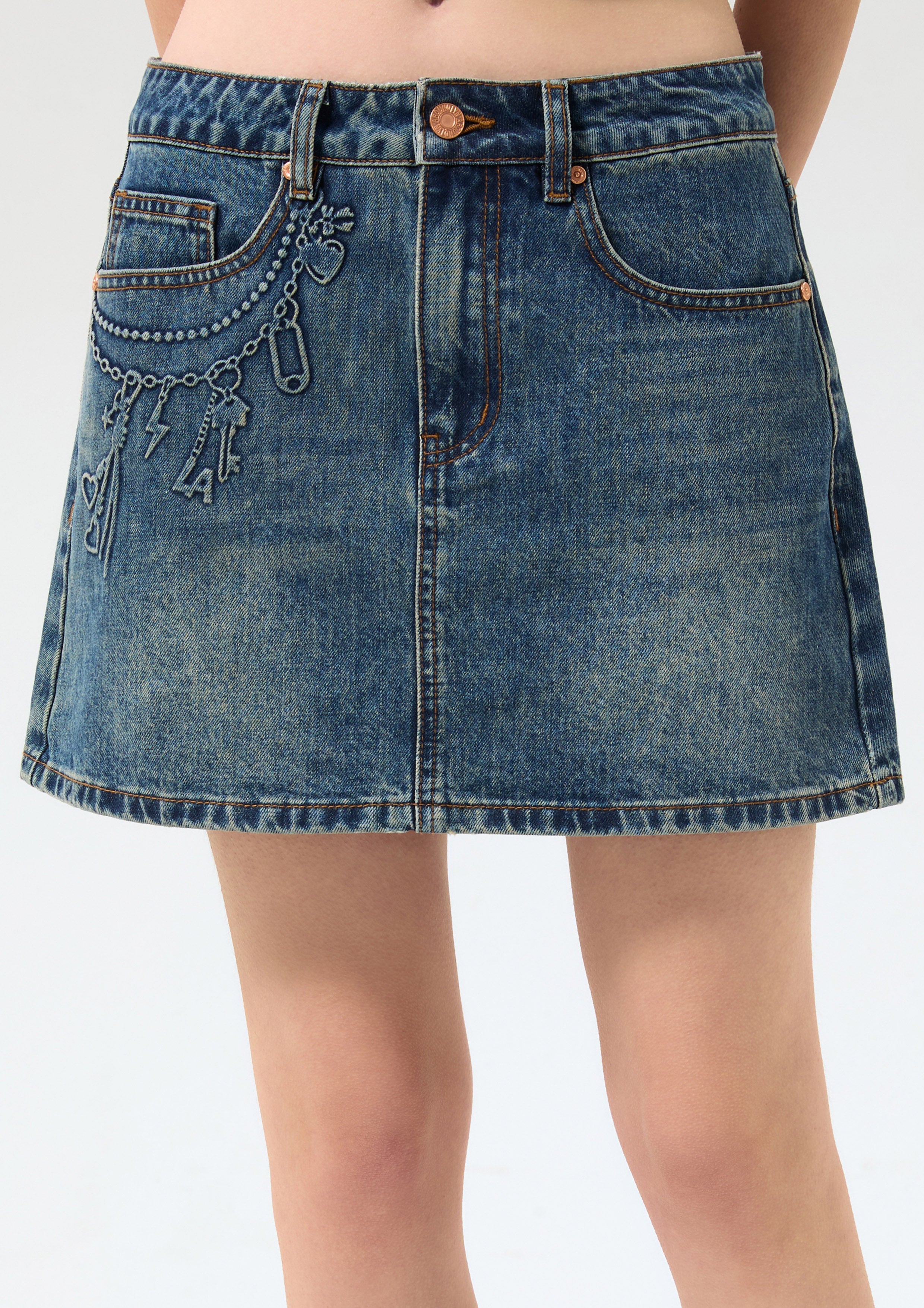 กระโปรงสั้นเดนิมปั๊มลาย คอลเลกชัน Basic Denim