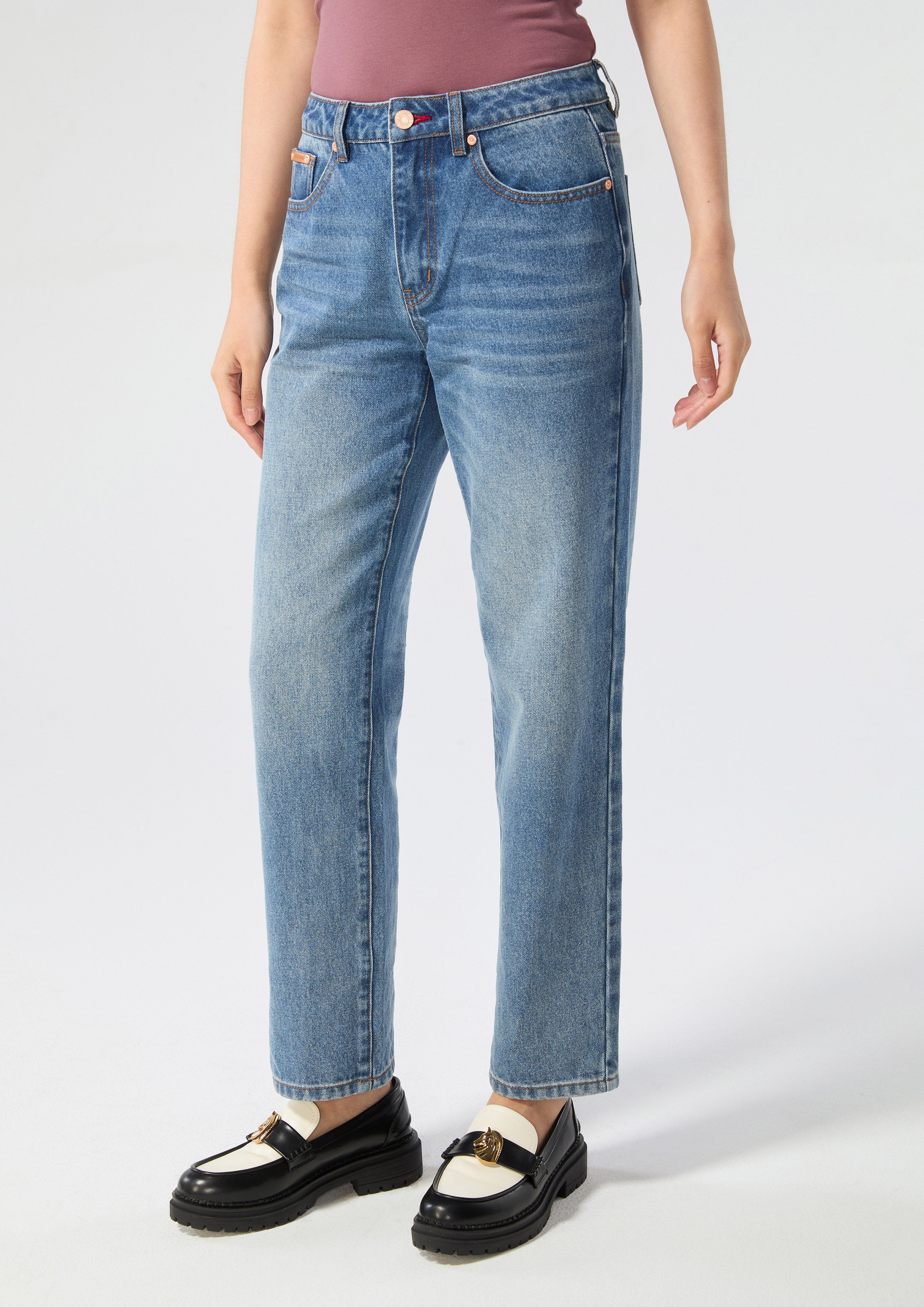 กางเกงเดนิมขายาวสีเฟดทรงขารีแล็กซ์ คอลเลกชัน Basic Denim