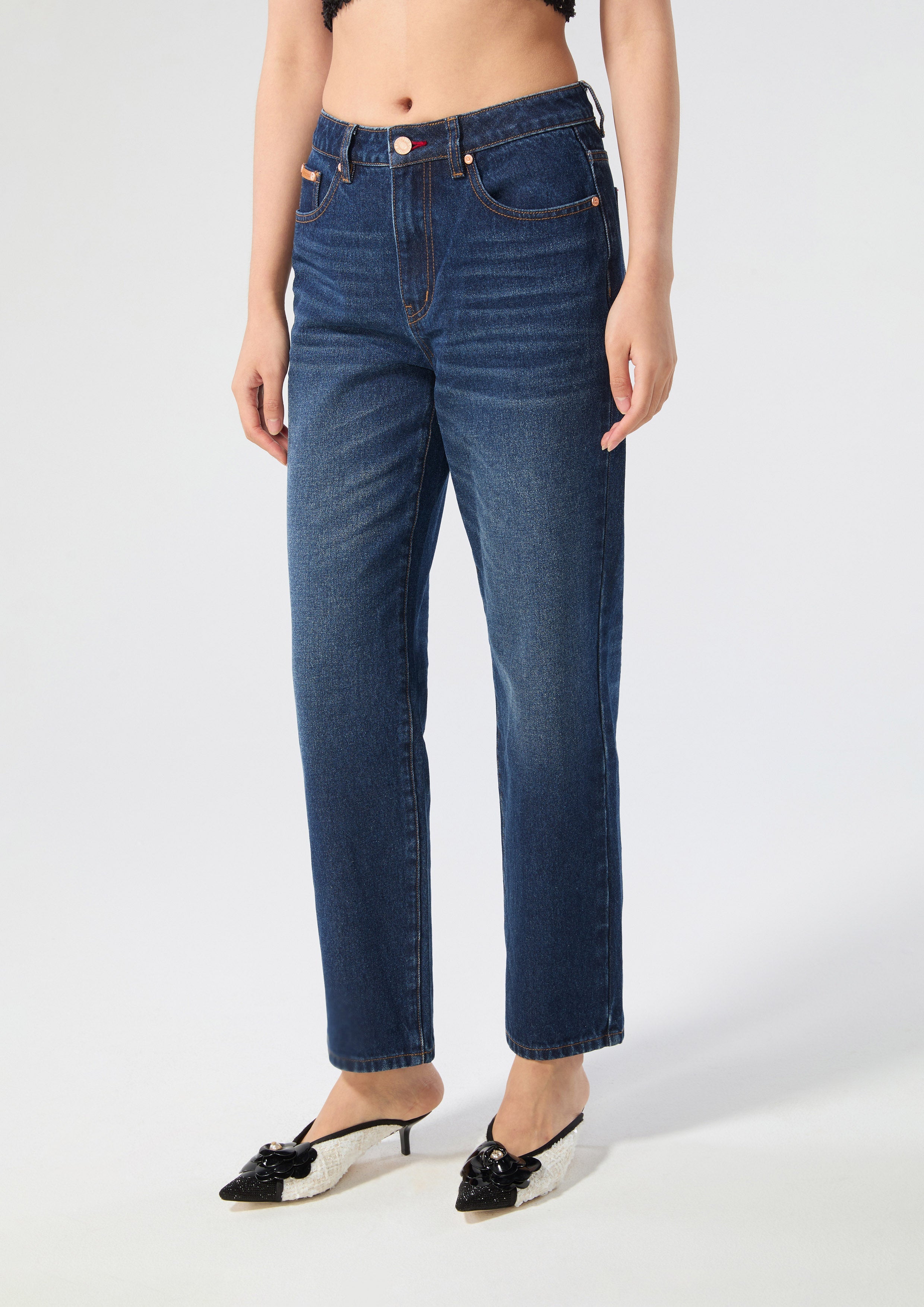 กางเกงเดนิมขายาวสีเฟดทรงขารีแล็กซ์ คอลเลกชัน Basic Denim