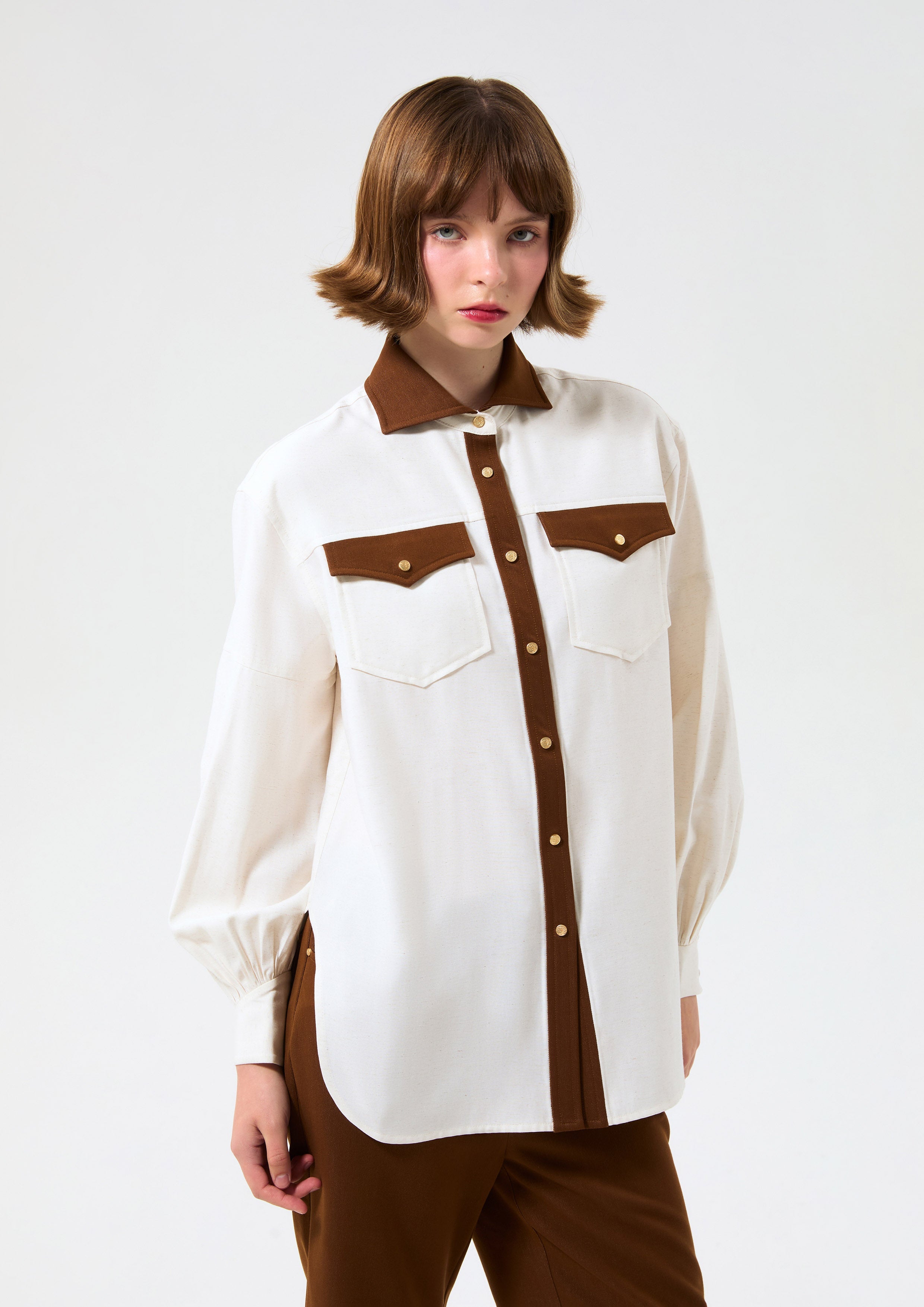 เสื้อเชิ้ตแขนยาวแต่งพาแนลสีคอนทราสต์ คอลเลกชัน Blossom Elegance