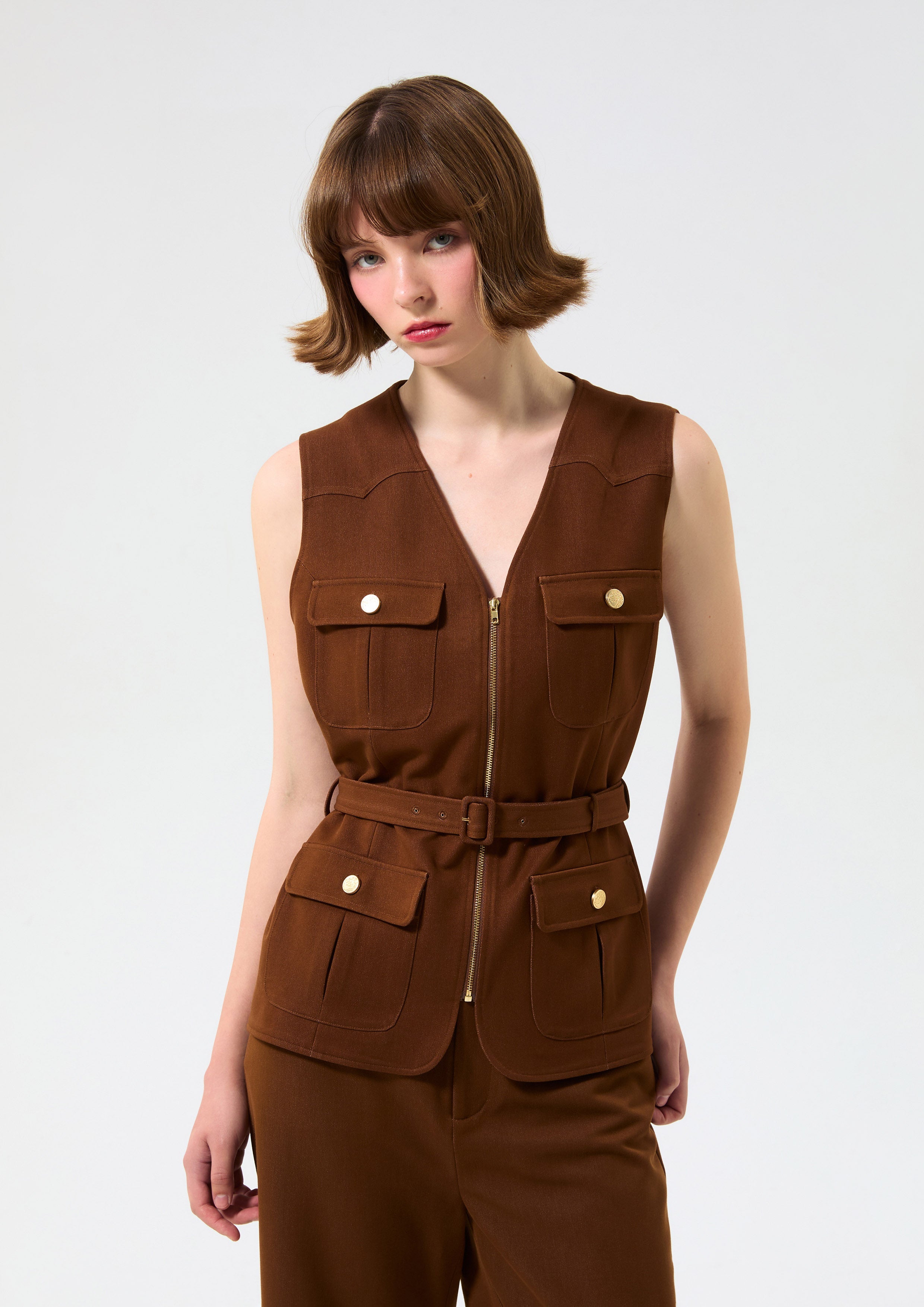 เสื้อกั๊กแต่งซิปหน้าพร้อมกระเป๋า คอลเลกชัน Blossom Elegance