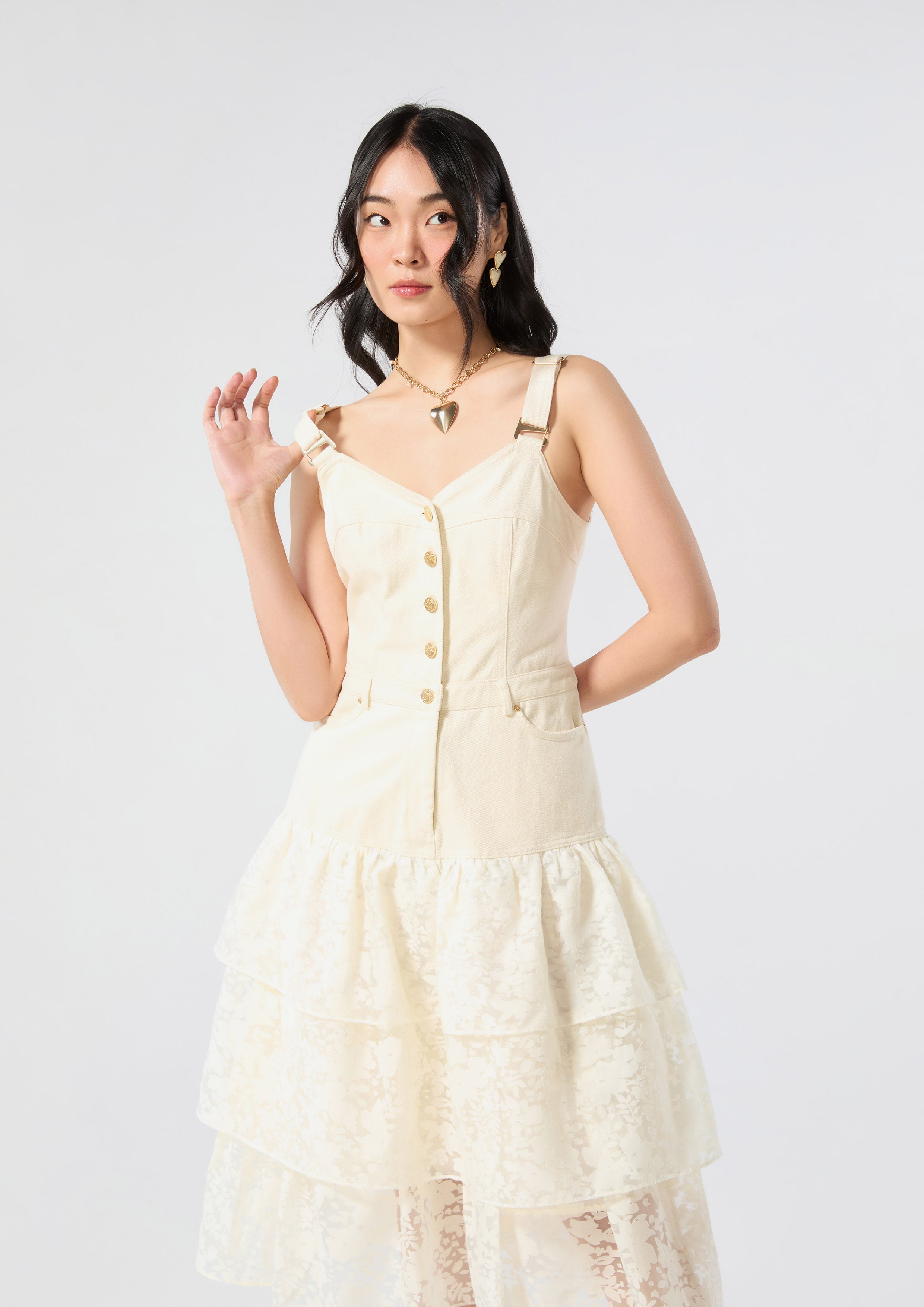 เดรสยาวกระโปรงลูกไม้ระบายต่อชั้น คอลเลกชัน Blossom Elegance