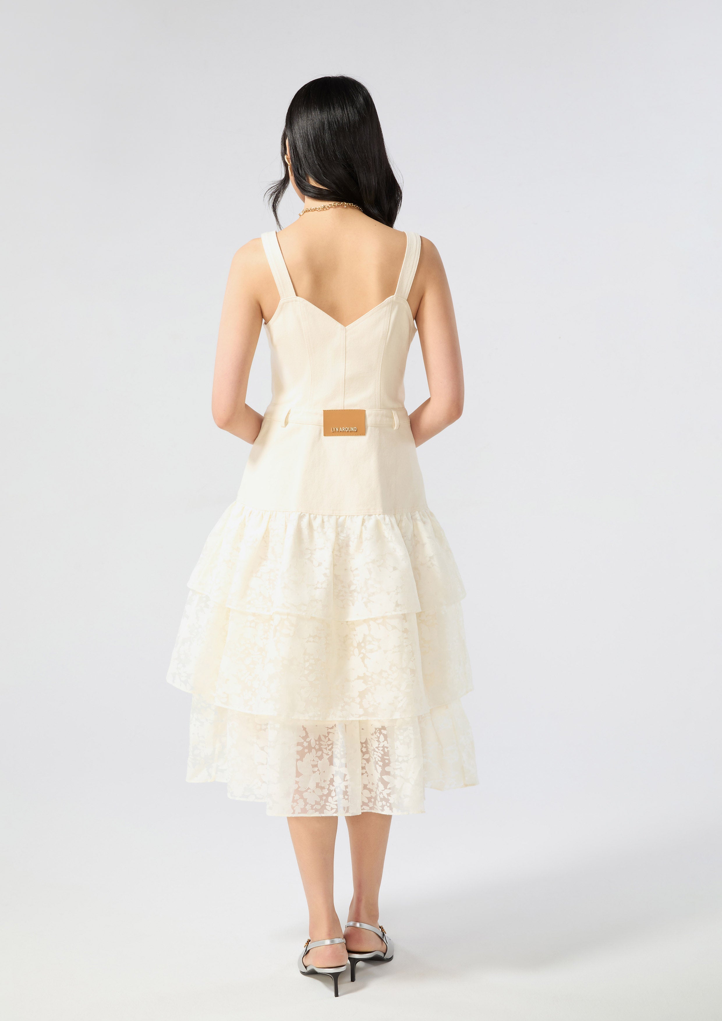 เดรสยาวกระโปรงลูกไม้ระบายต่อชั้น คอลเลกชัน Blossom Elegance