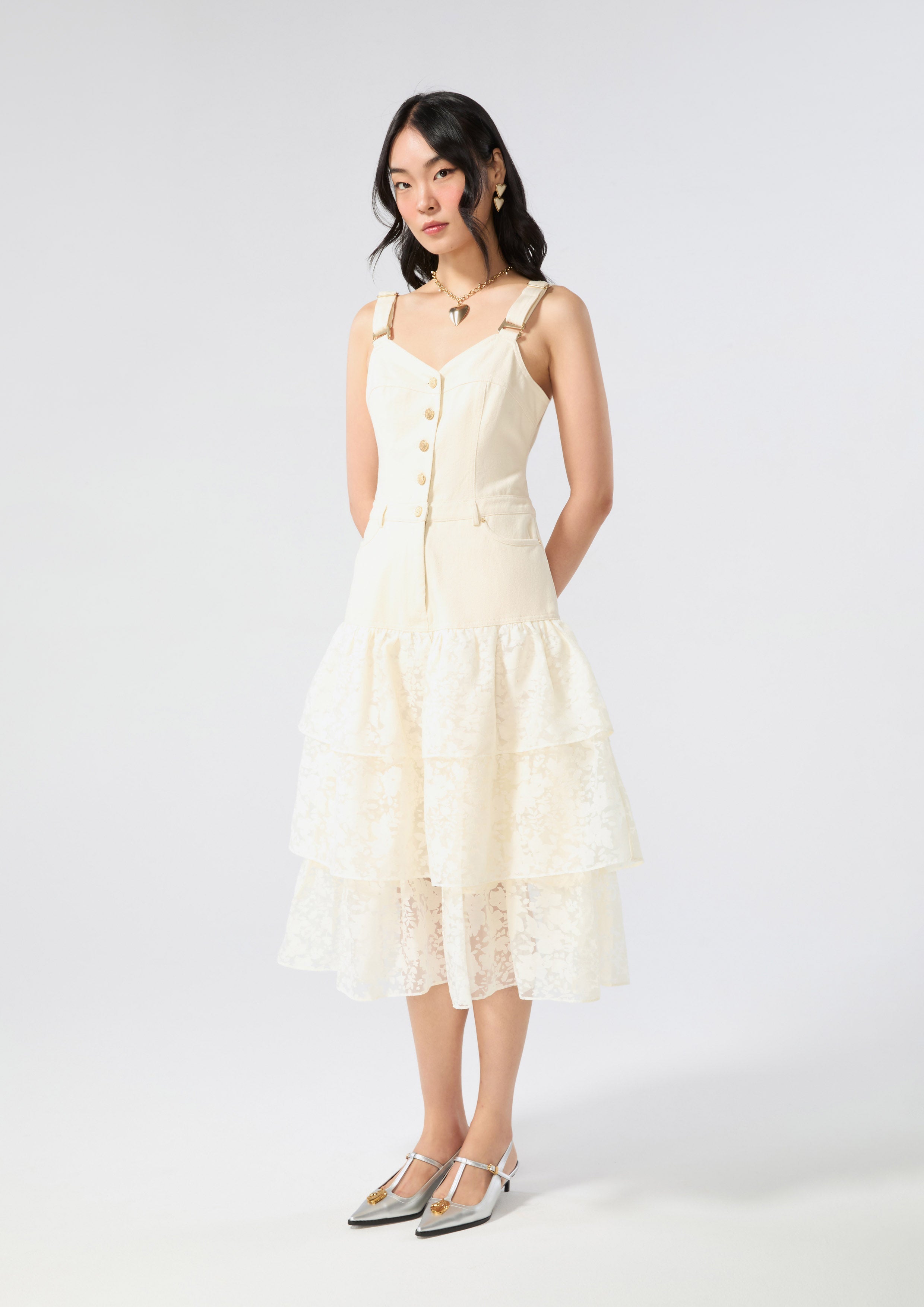 เดรสยาวกระโปรงลูกไม้ระบายต่อชั้น คอลเลกชัน Blossom Elegance