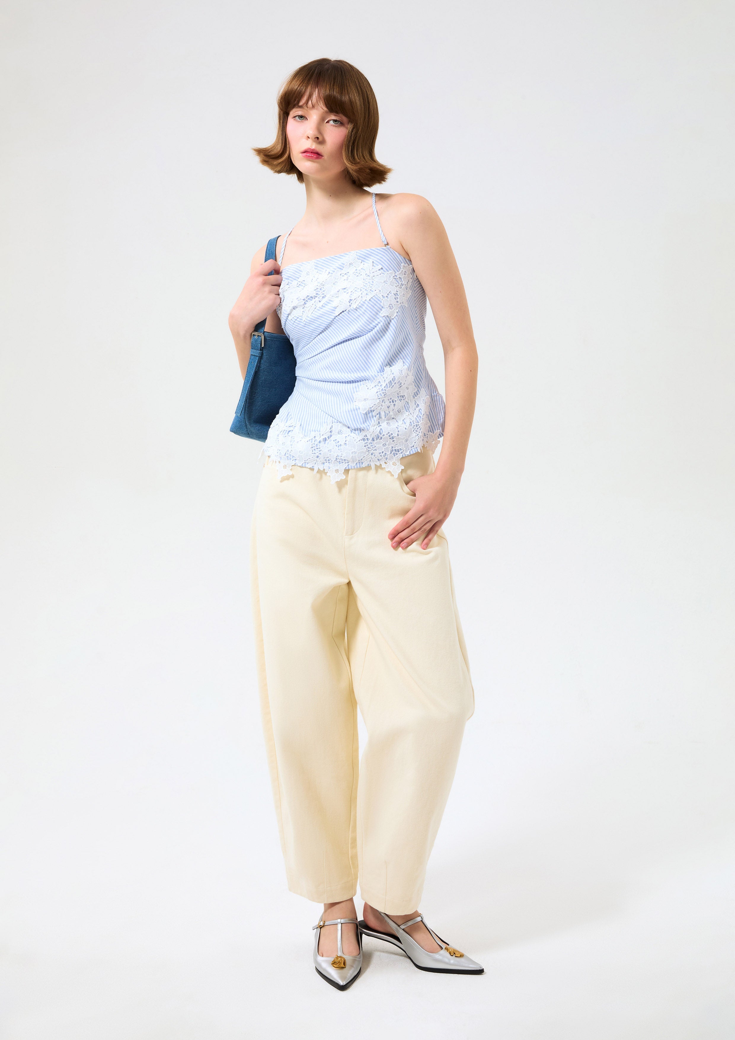 เสื้อสายเดี่ยวลายทางแซมผ้าลูกไม้