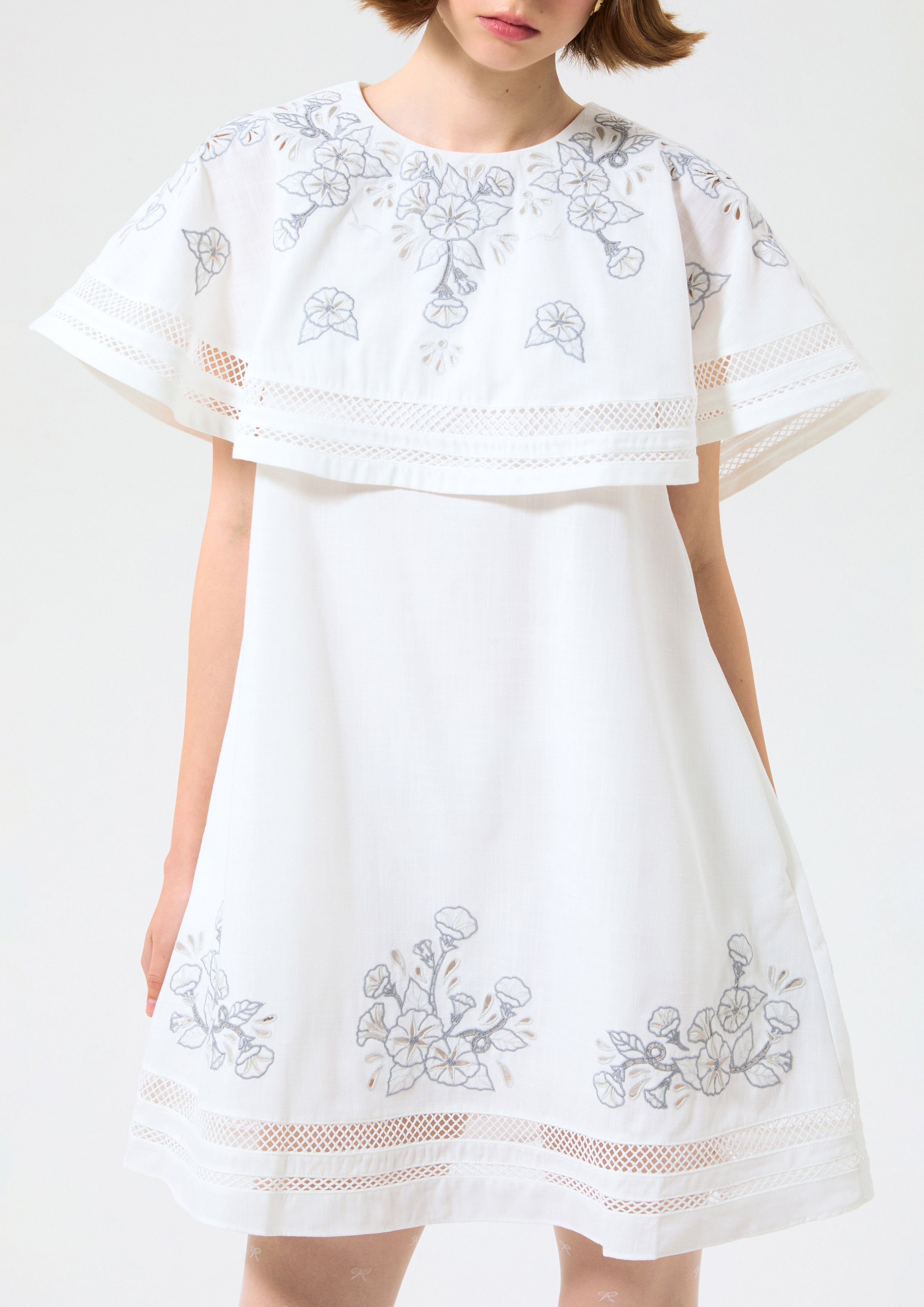 เดรสสั้นปักลายดอกไม้ คอลเลกชัน Cruise to the Full Bloom