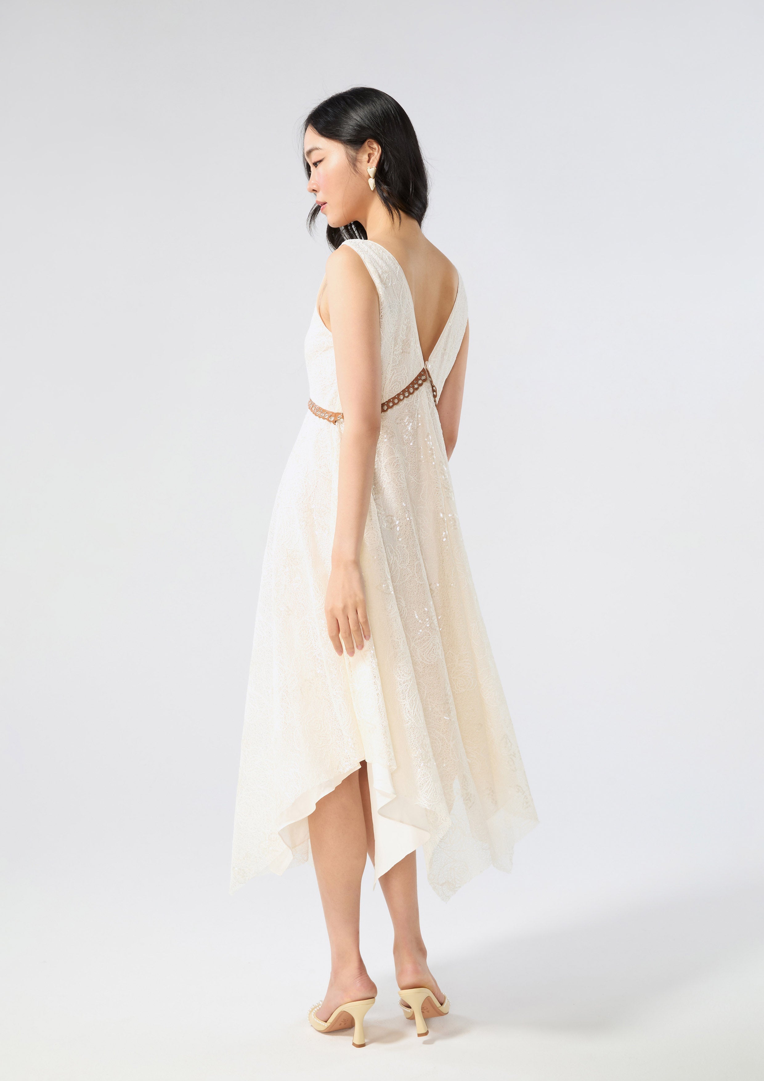 เดรสคลุมเข่ากระโปรงระบายปั๊มลายดอกไม้ คอลเลกชัน Cruise to the Full Bloom