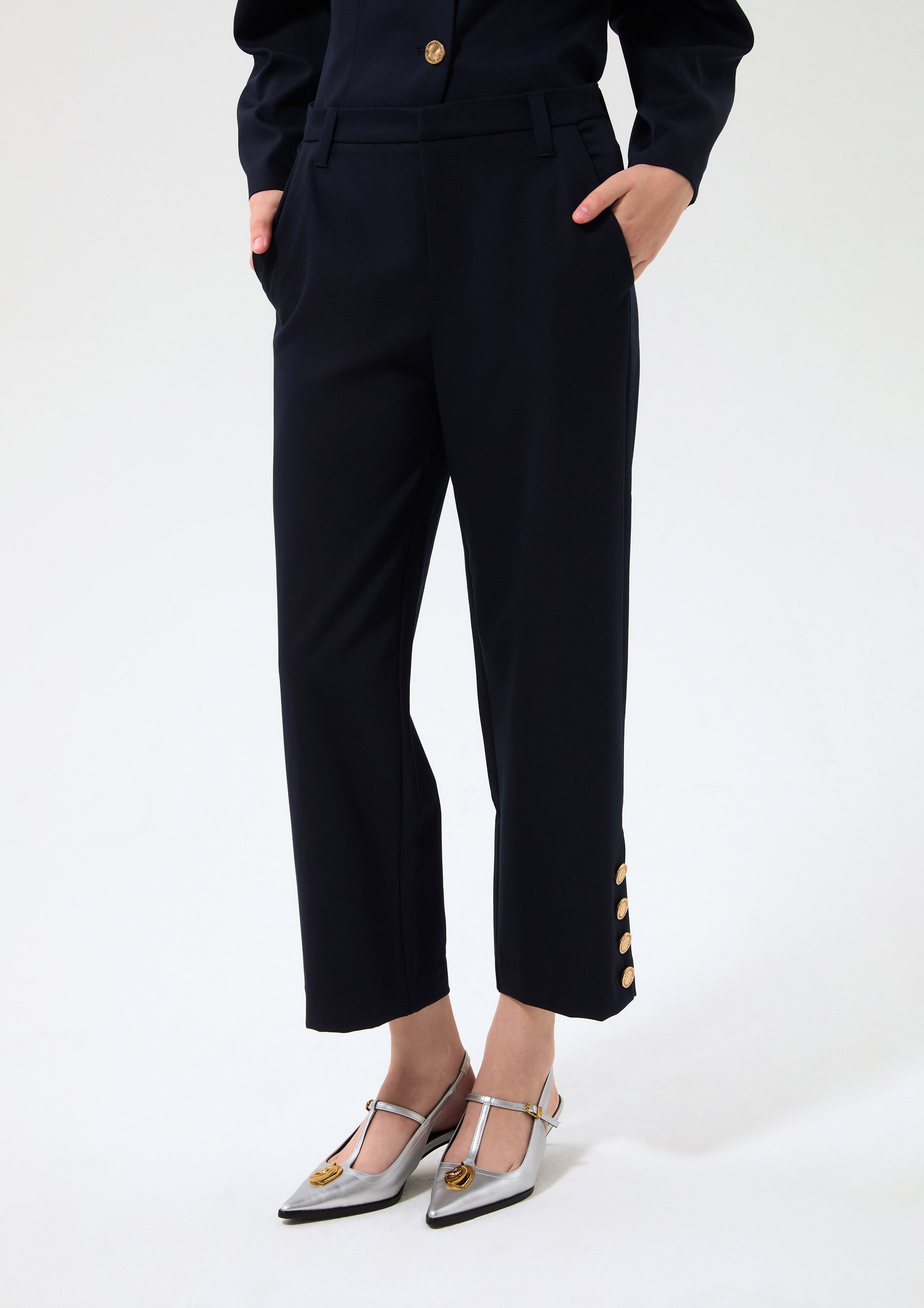 กางเกงขายาวแต่งกระดุมข้าง คอลเลกชัน Cruise to the Full Bloom