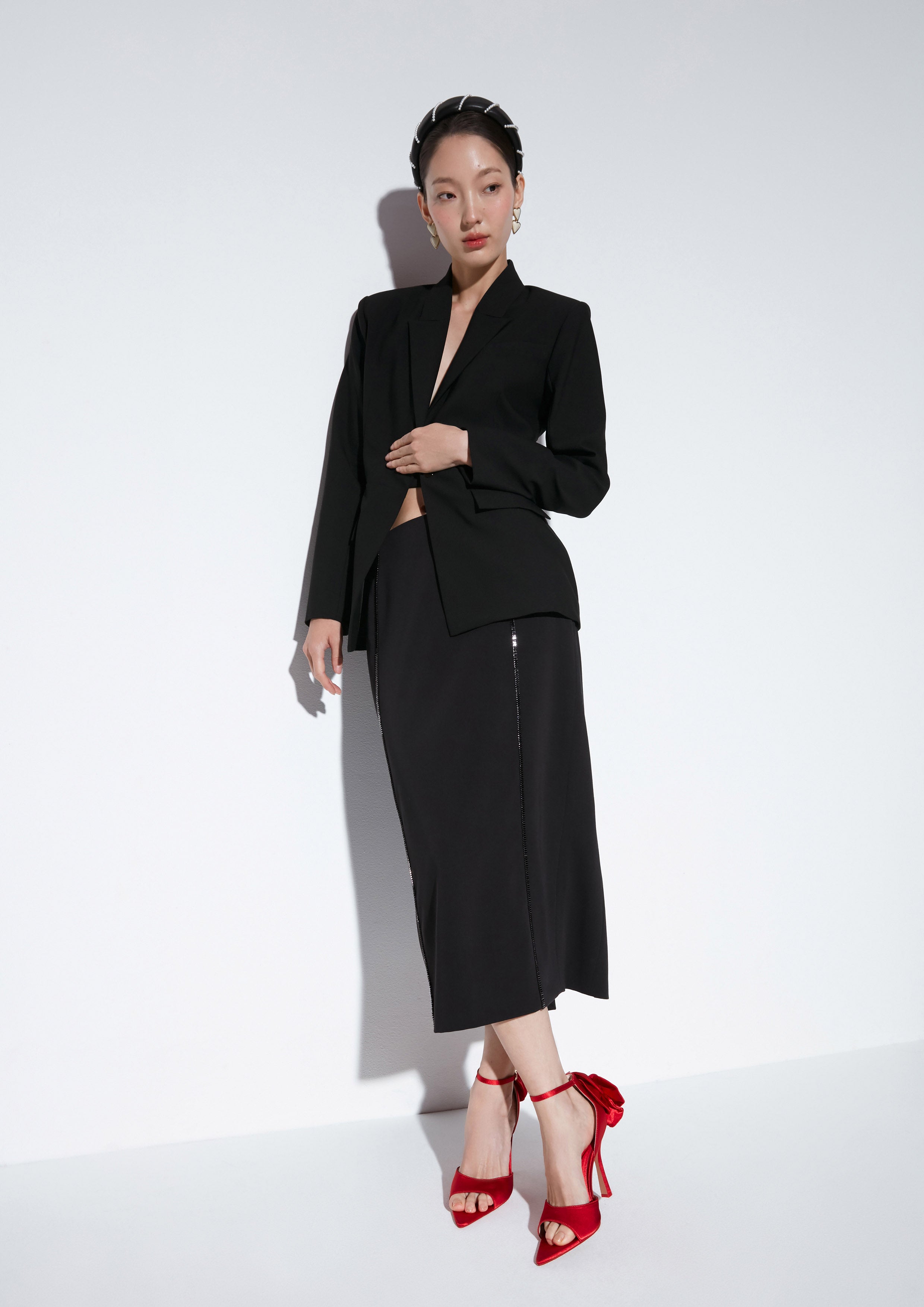 กระโปรงคลุมเข่าแต่งคริสตัล คอลเลกชัน Material Girl