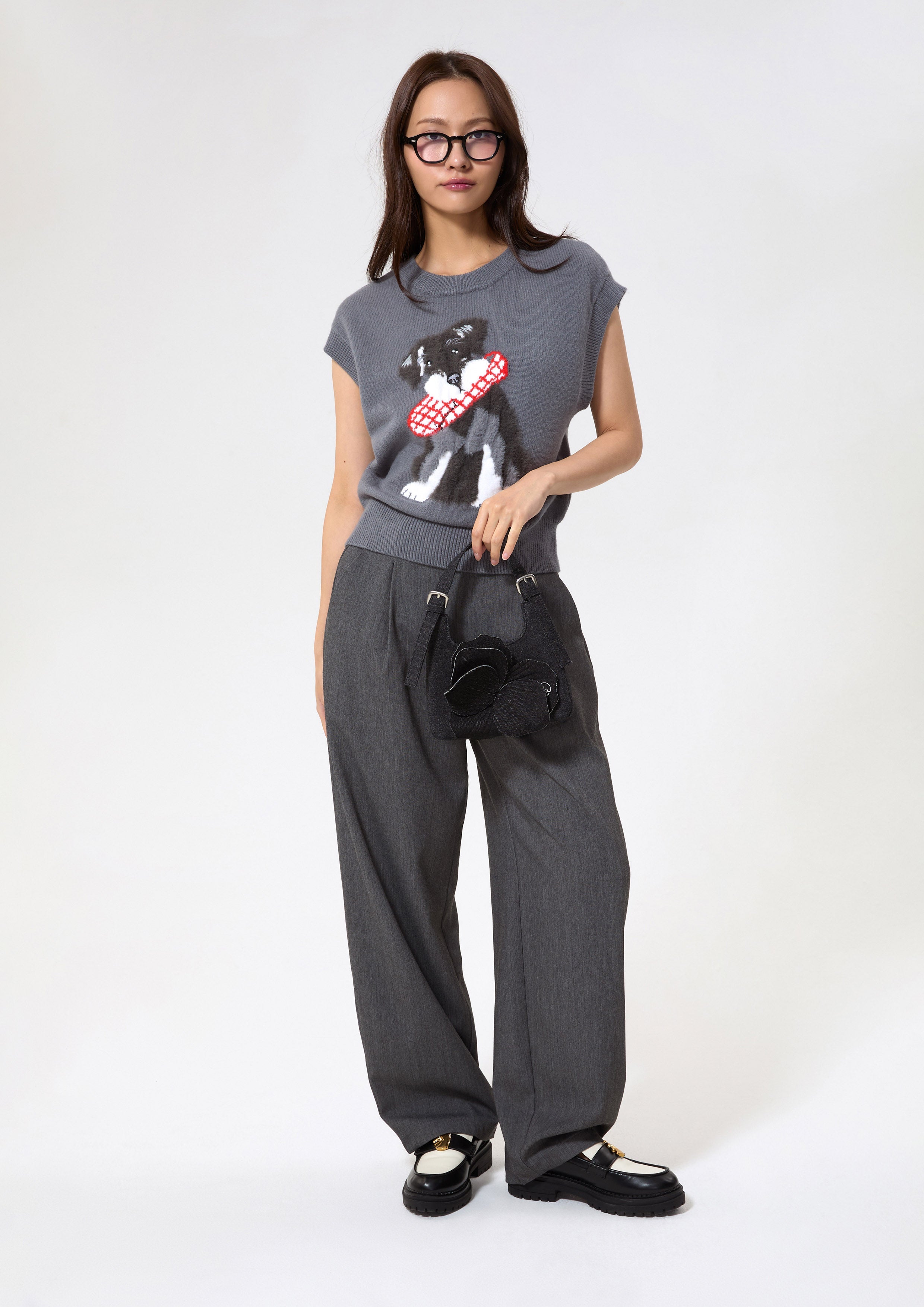 เสื้อนิตแขนกุดปักลาย คอลเลคชัน Bloom Affair