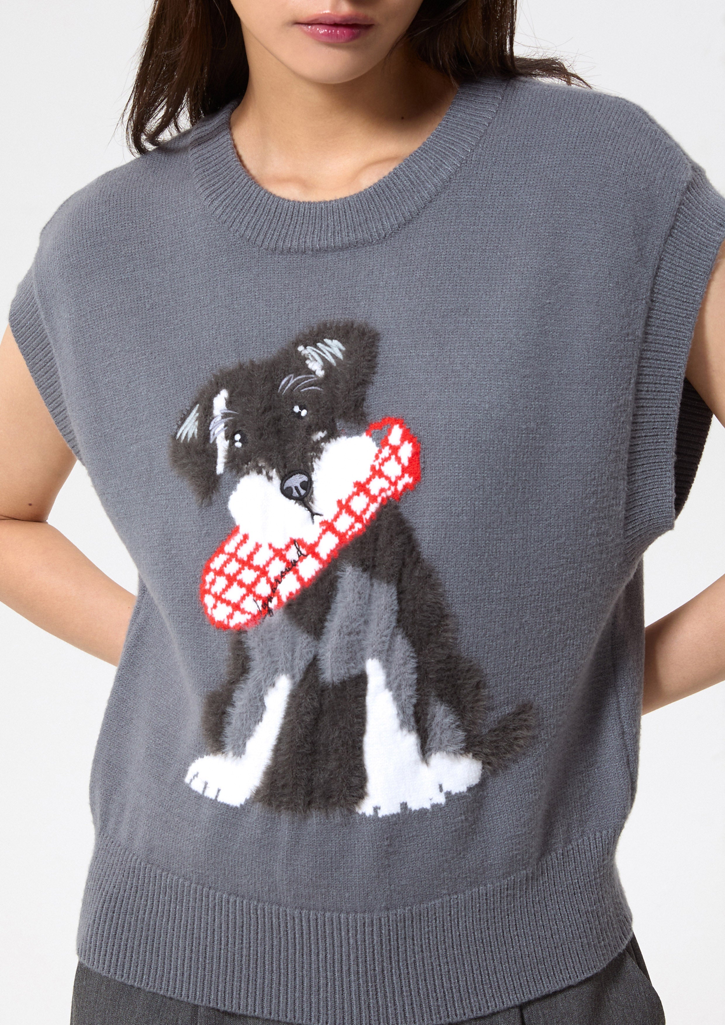 เสื้อนิตแขนกุดปักลาย คอลเลคชัน Bloom Affair