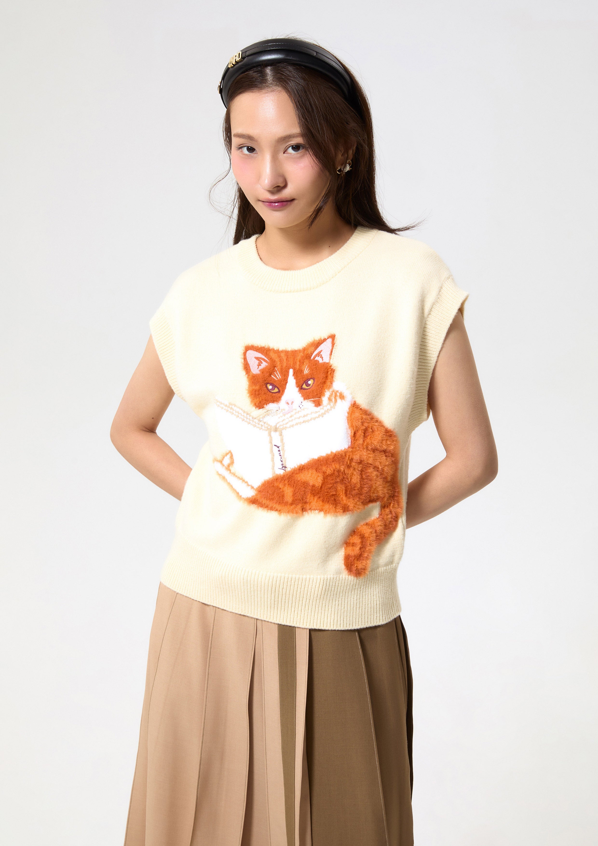 เสื้อนิตแขนกุดปักลาย คอลเลคชัน Bloom Affair