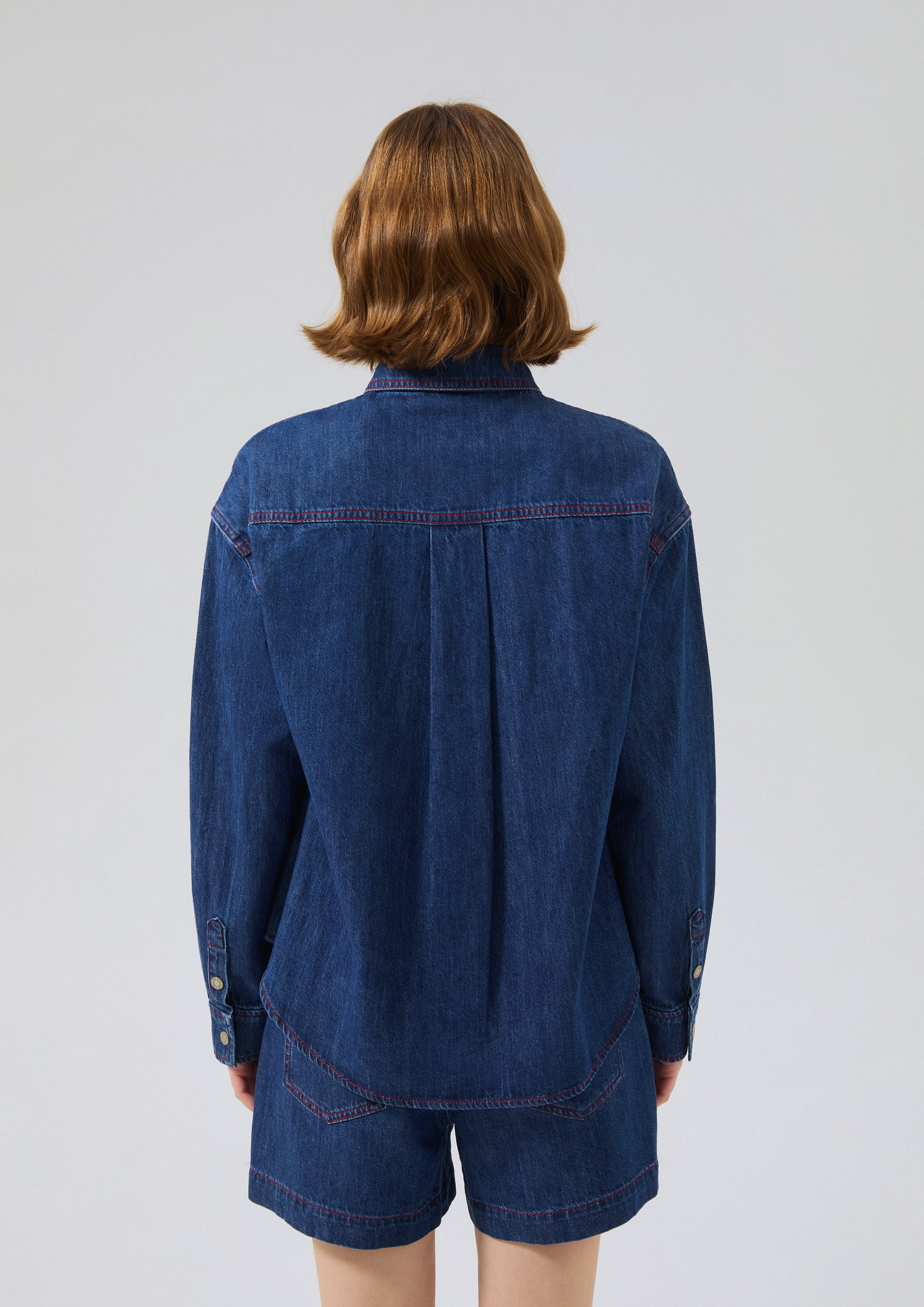 เสื้อเชิ้ตเดนิมปักโลโก้ คอลเลกชัน Basic Denim