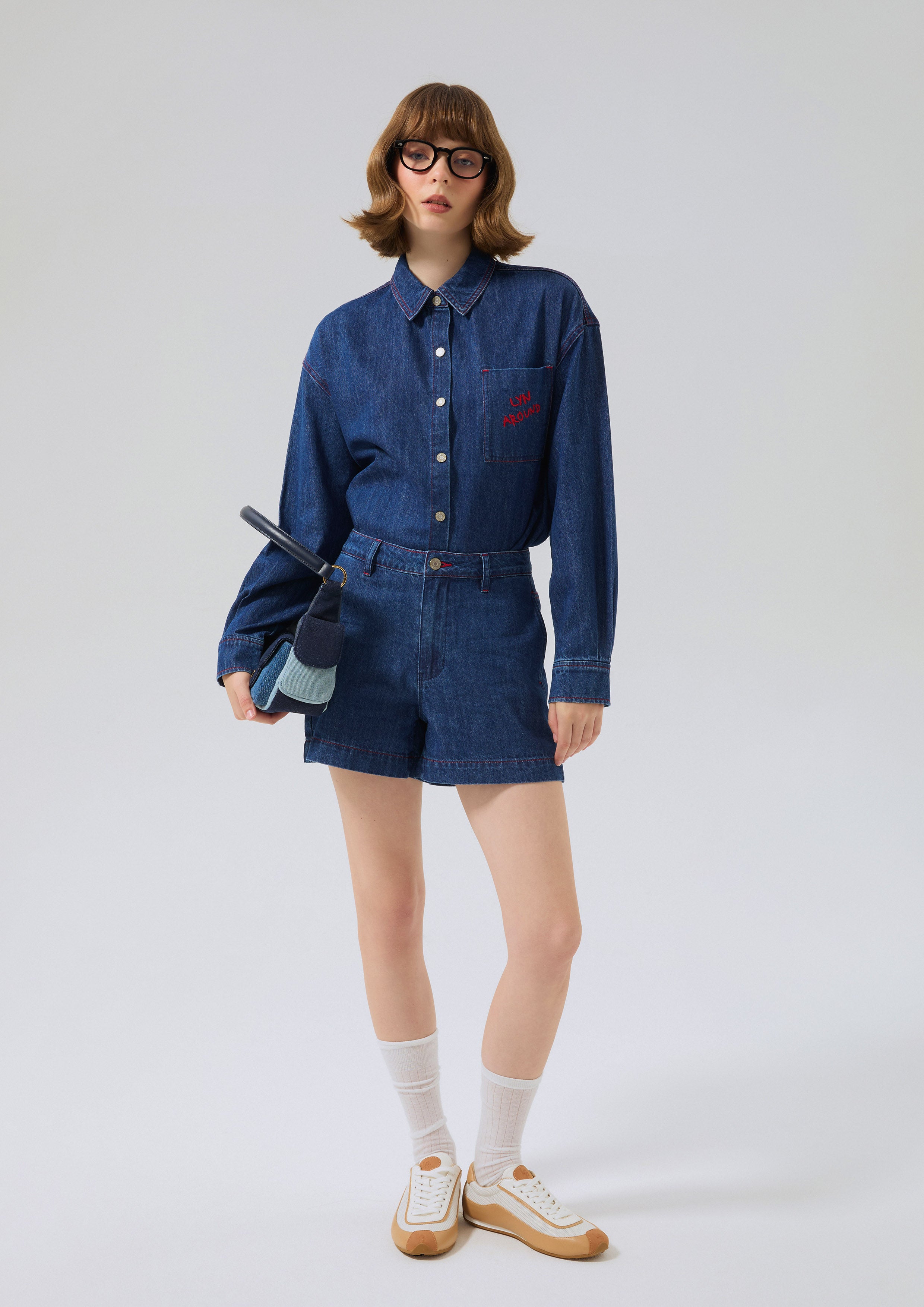 เสื้อเชิ้ตเดนิมปักโลโก้ คอลเลกชัน Basic Denim