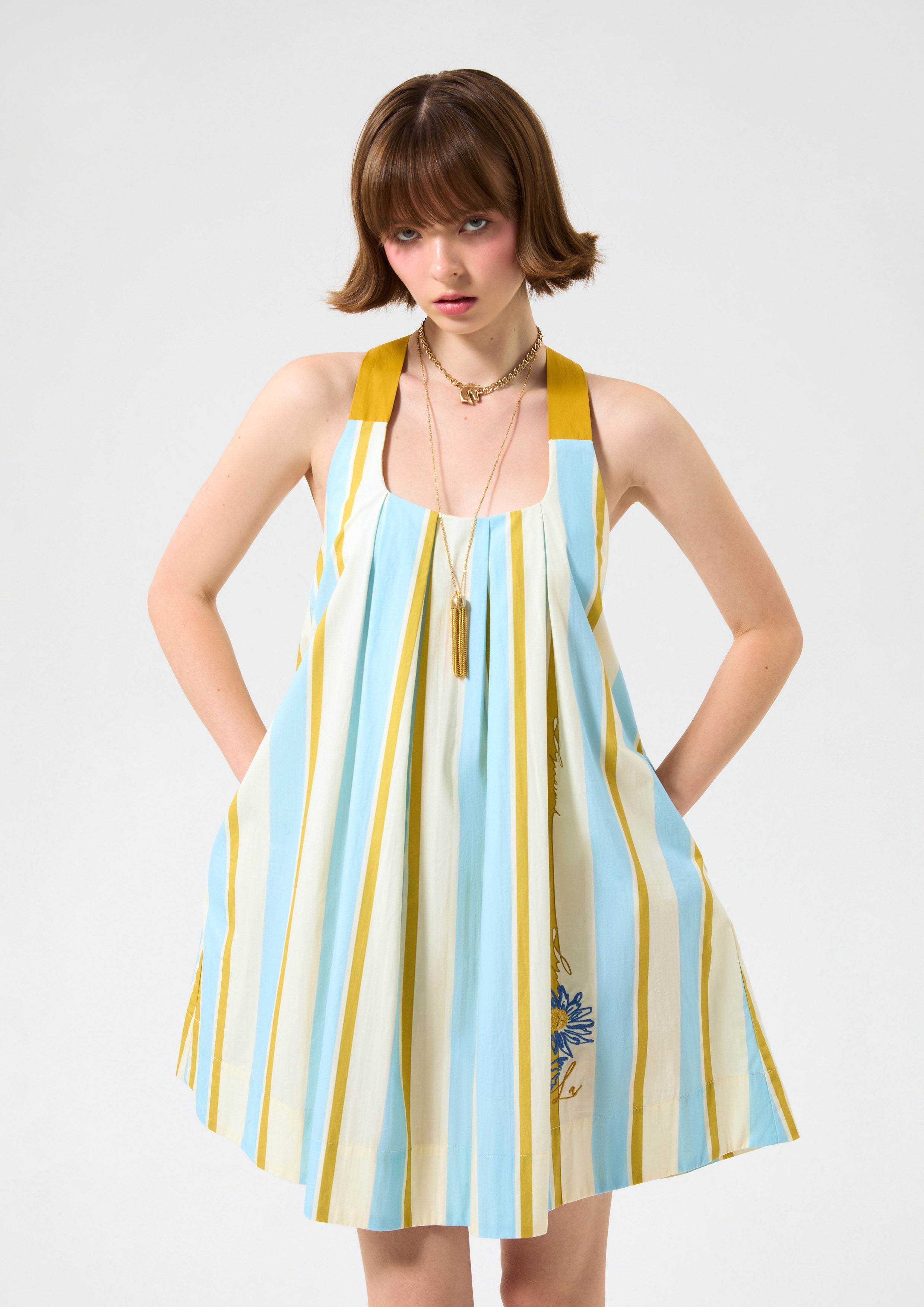 เดรสสั้นลายทางปักลายดอกไม้ คอลเลกชัน Blossom Elegance