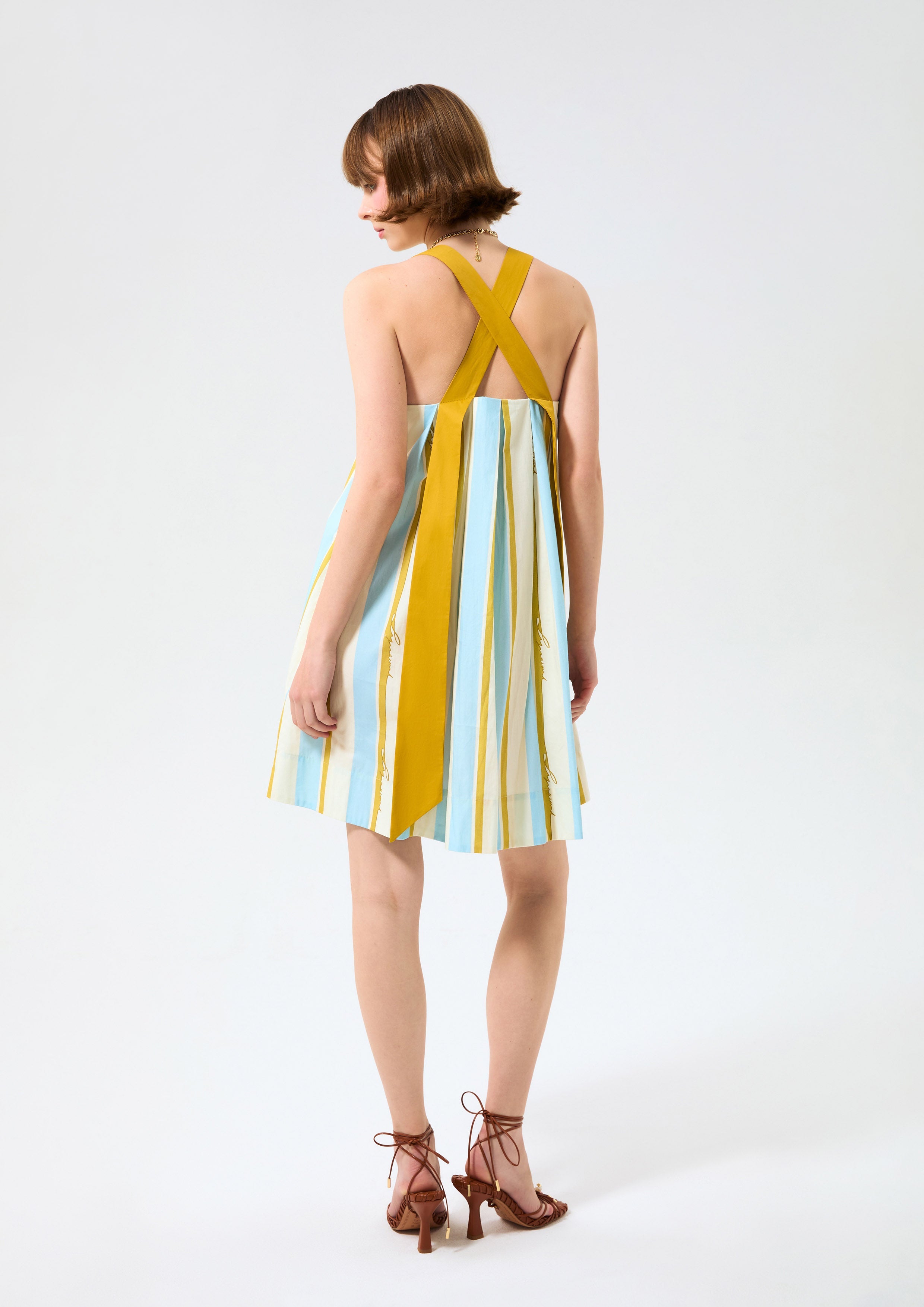 เดรสสั้นลายทางปักลายดอกไม้ คอลเลกชัน Blossom Elegance