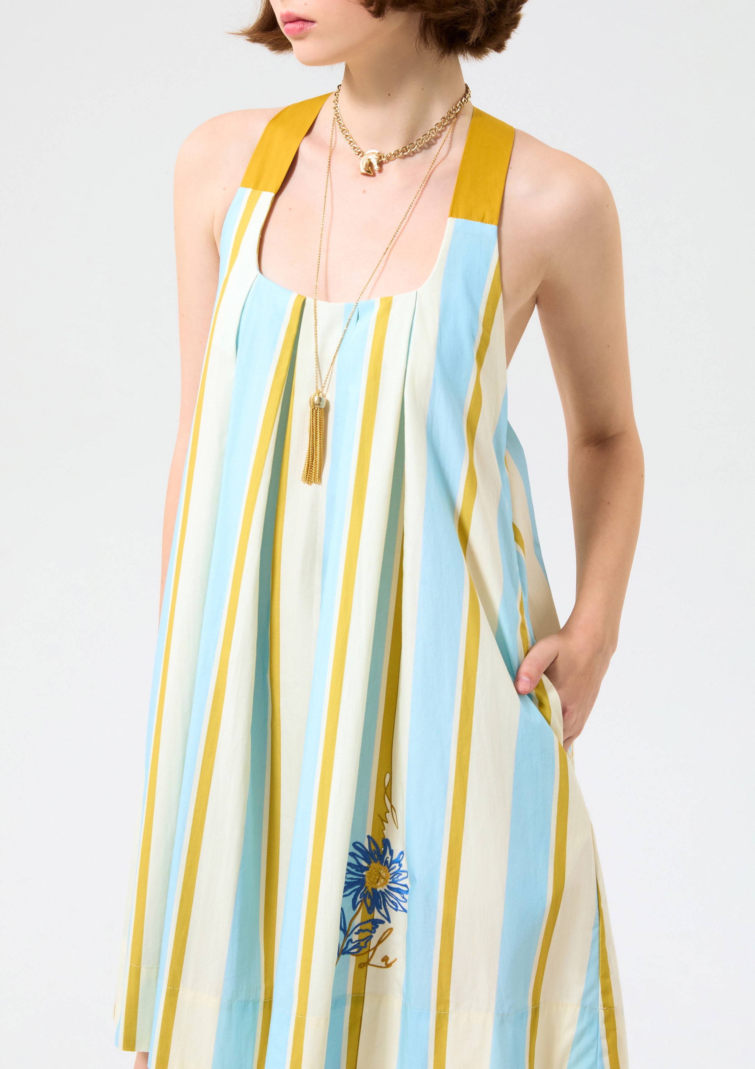 เดรสสั้นลายทางปักลายดอกไม้ คอลเลกชัน Blossom Elegance