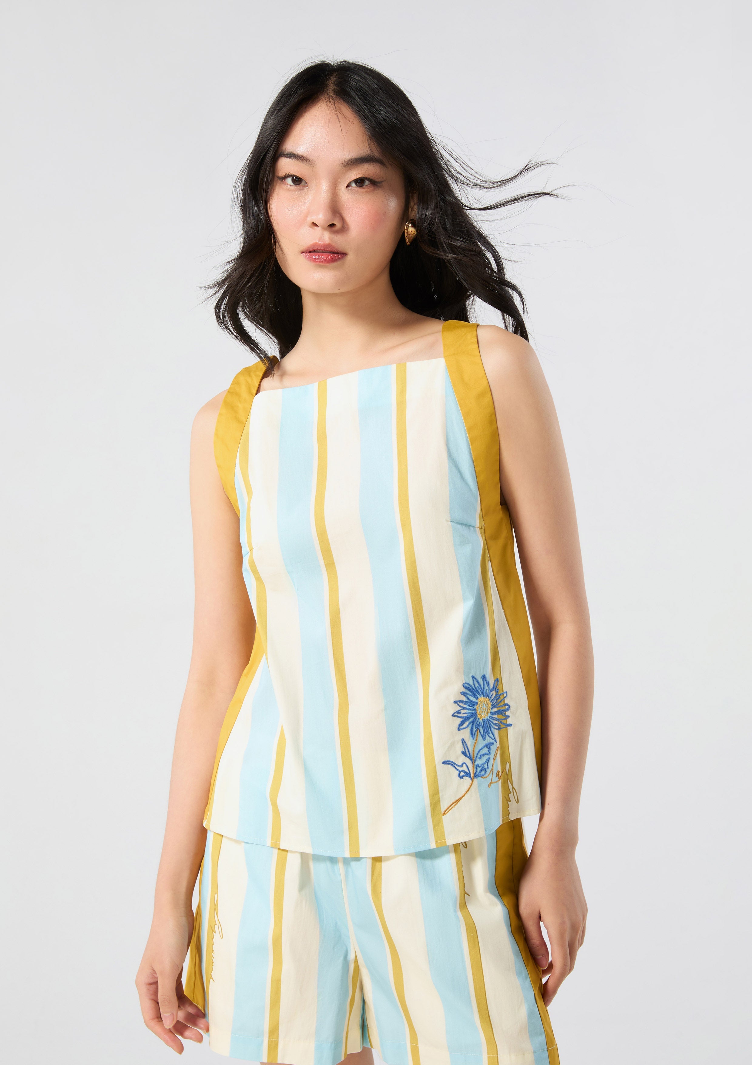 เสื้อลายทางปักลายดอกไม้ คอลเลกชัน Blossom Elegance