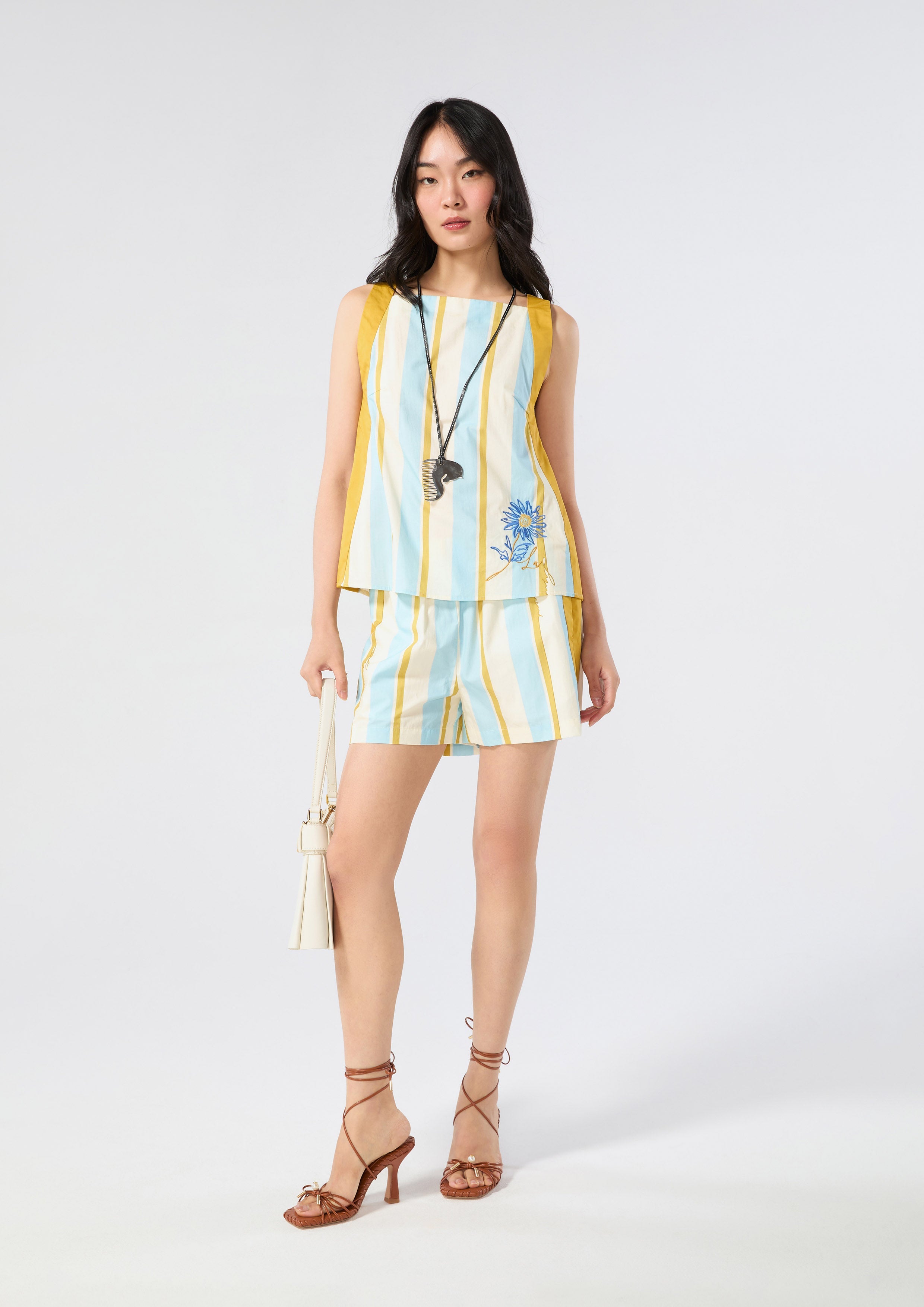 เสื้อลายทางปักลายดอกไม้ คอลเลกชัน Blossom Elegance