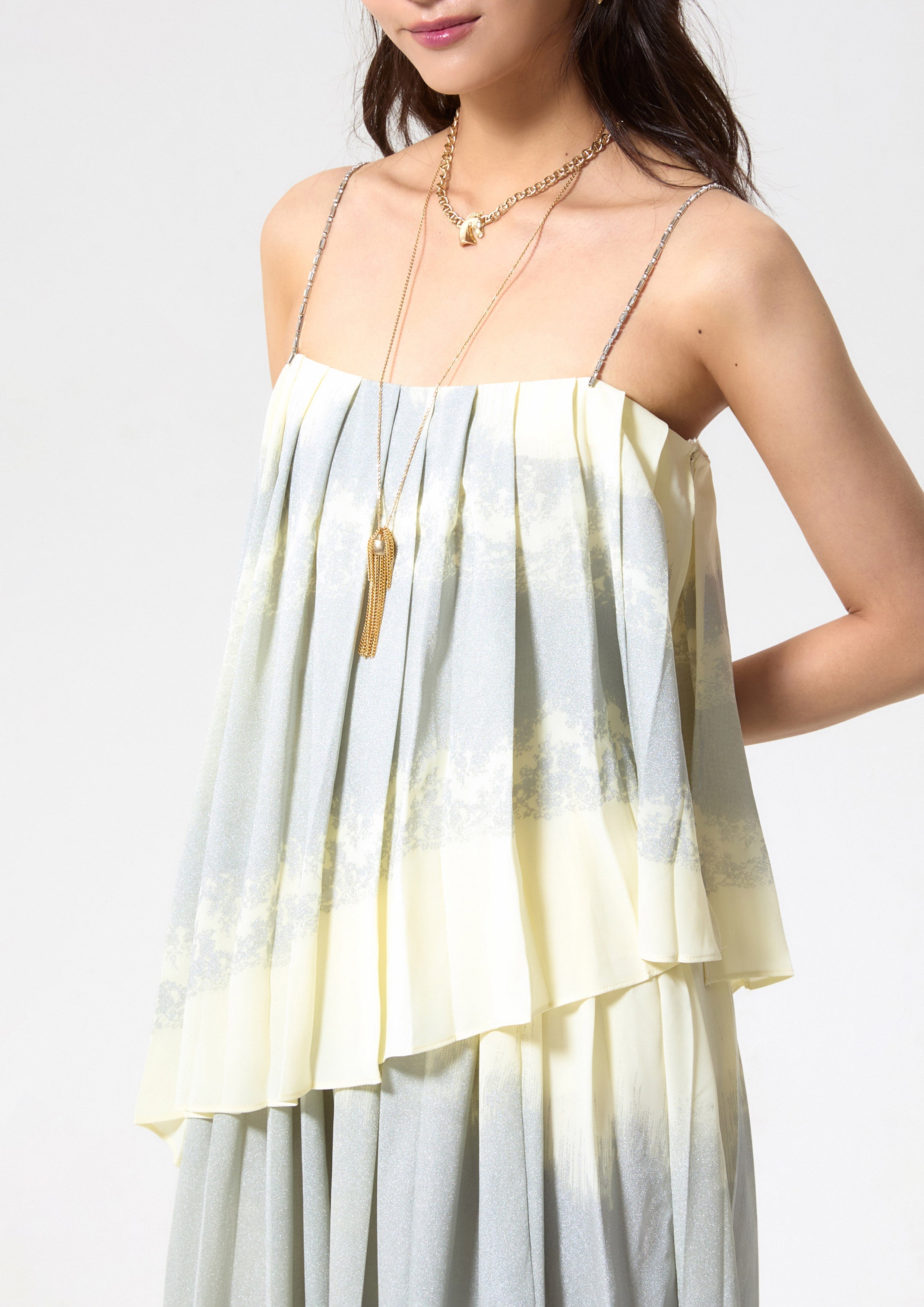 เดรสคลุมเข่าสายเดี่ยวกระโปรงเลเยอร์ คอลเลกชัน Working on Board