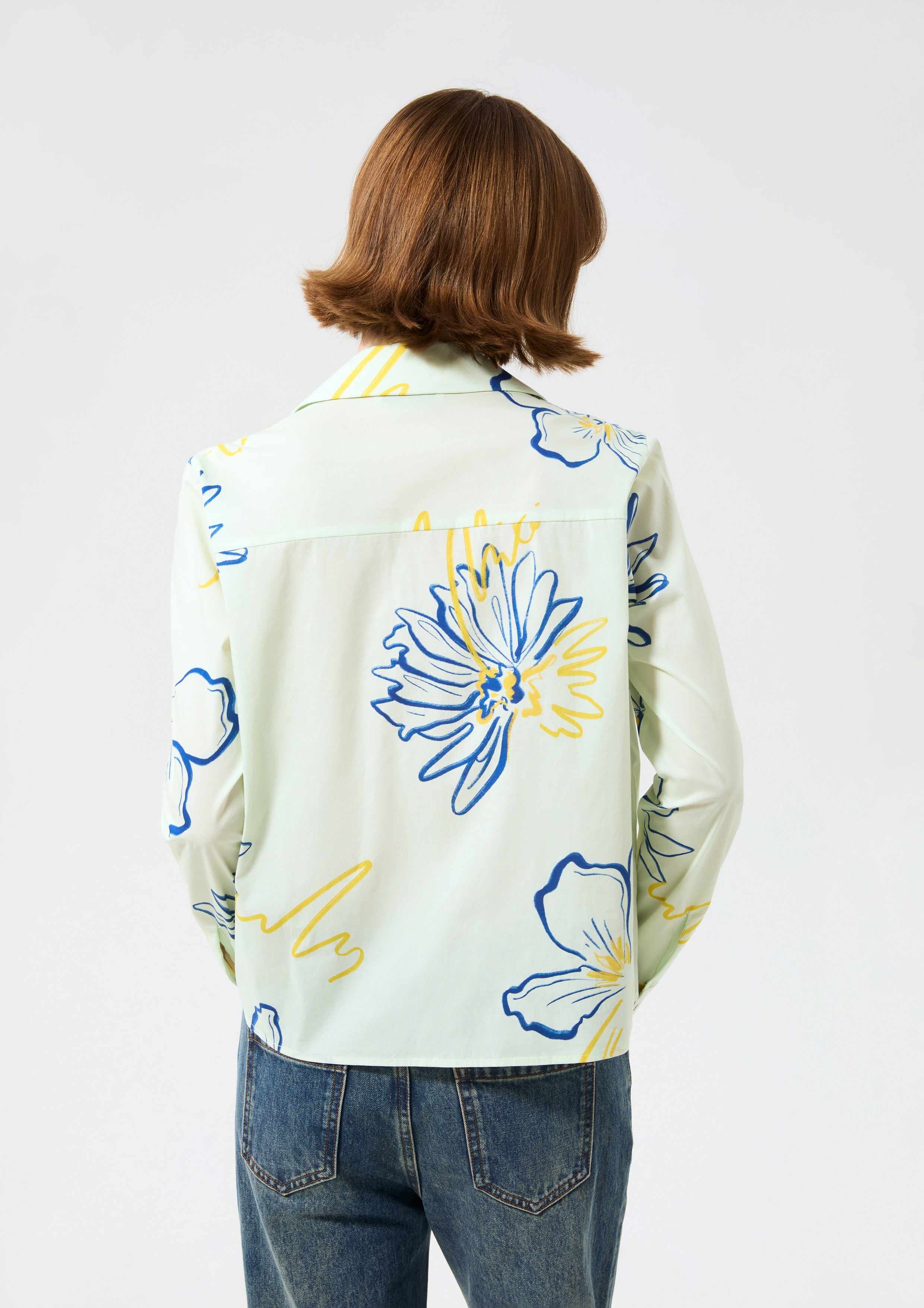 เสื้อเบล้าส์แขนยาวพิมพ์ลายดอกไม้ คอลเลกชัน Blossom Elegance