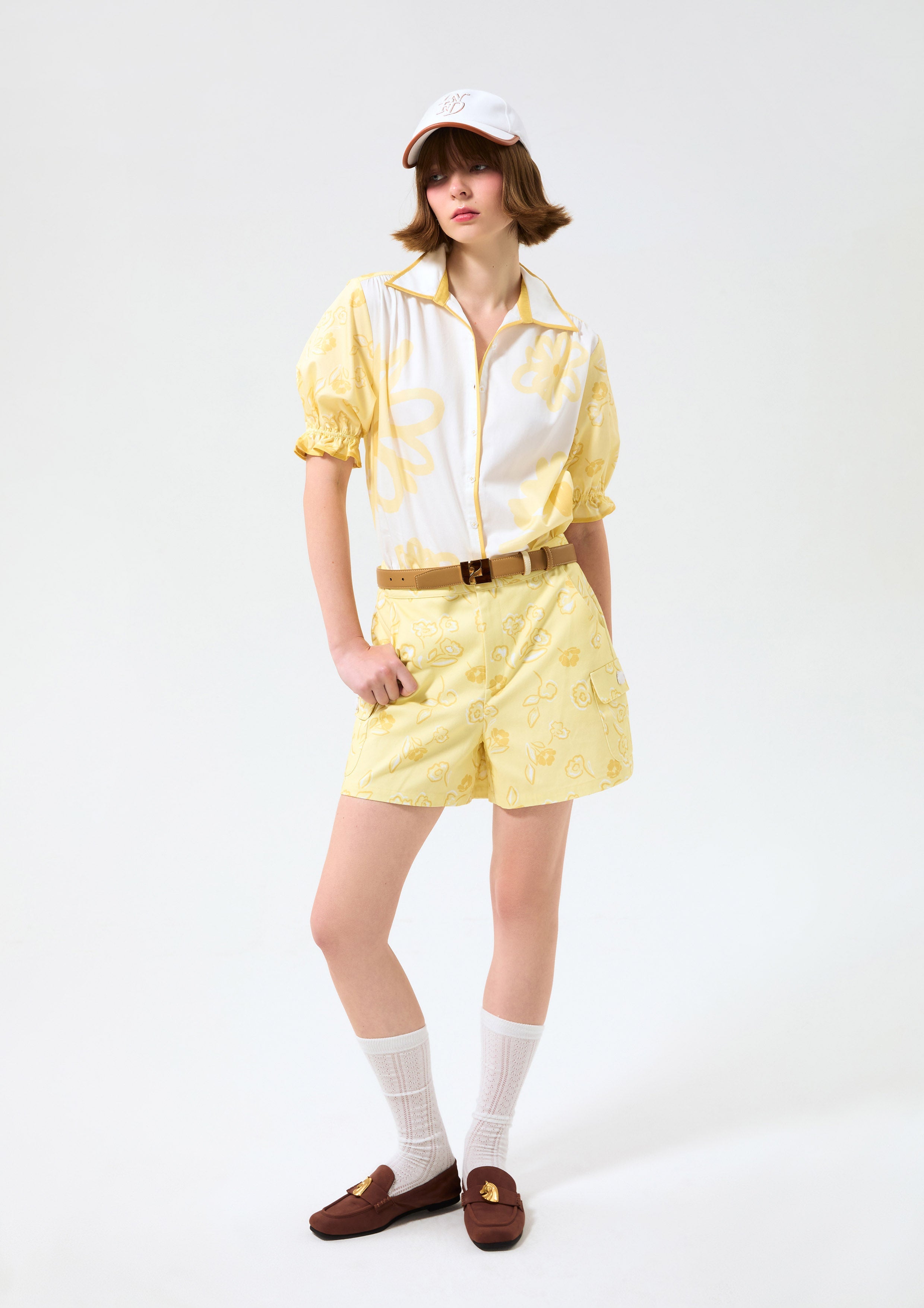 เสื้อแขนสั้นพิมพ์ลายดอกไม้ คอลเลกชัน Blossom Elegance