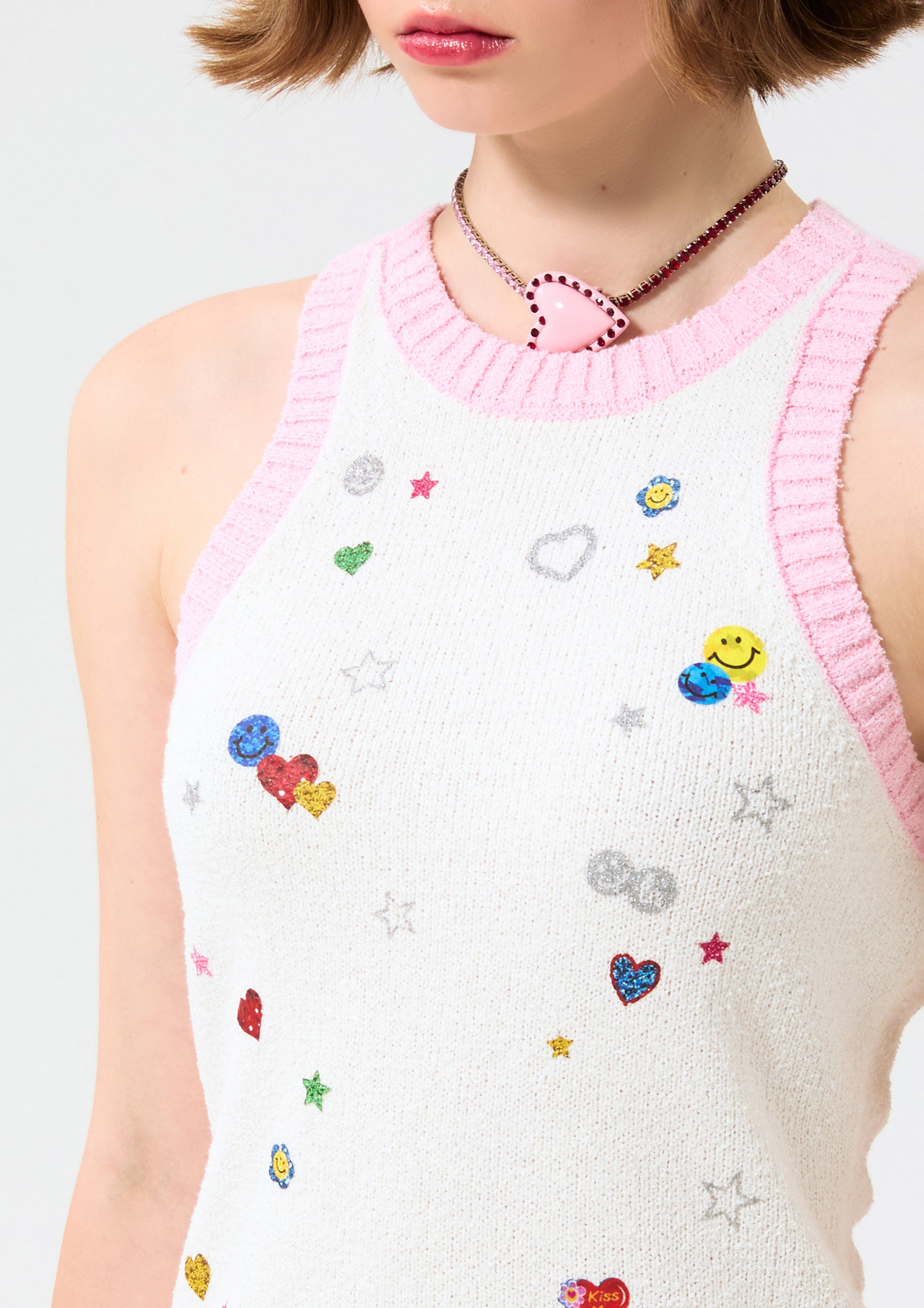 เสื้อกล้ามผ้านิตพิมพ์ลายกราฟฟิคสติ๊กเกอร์ คอลเลกชัน Like a Virgin