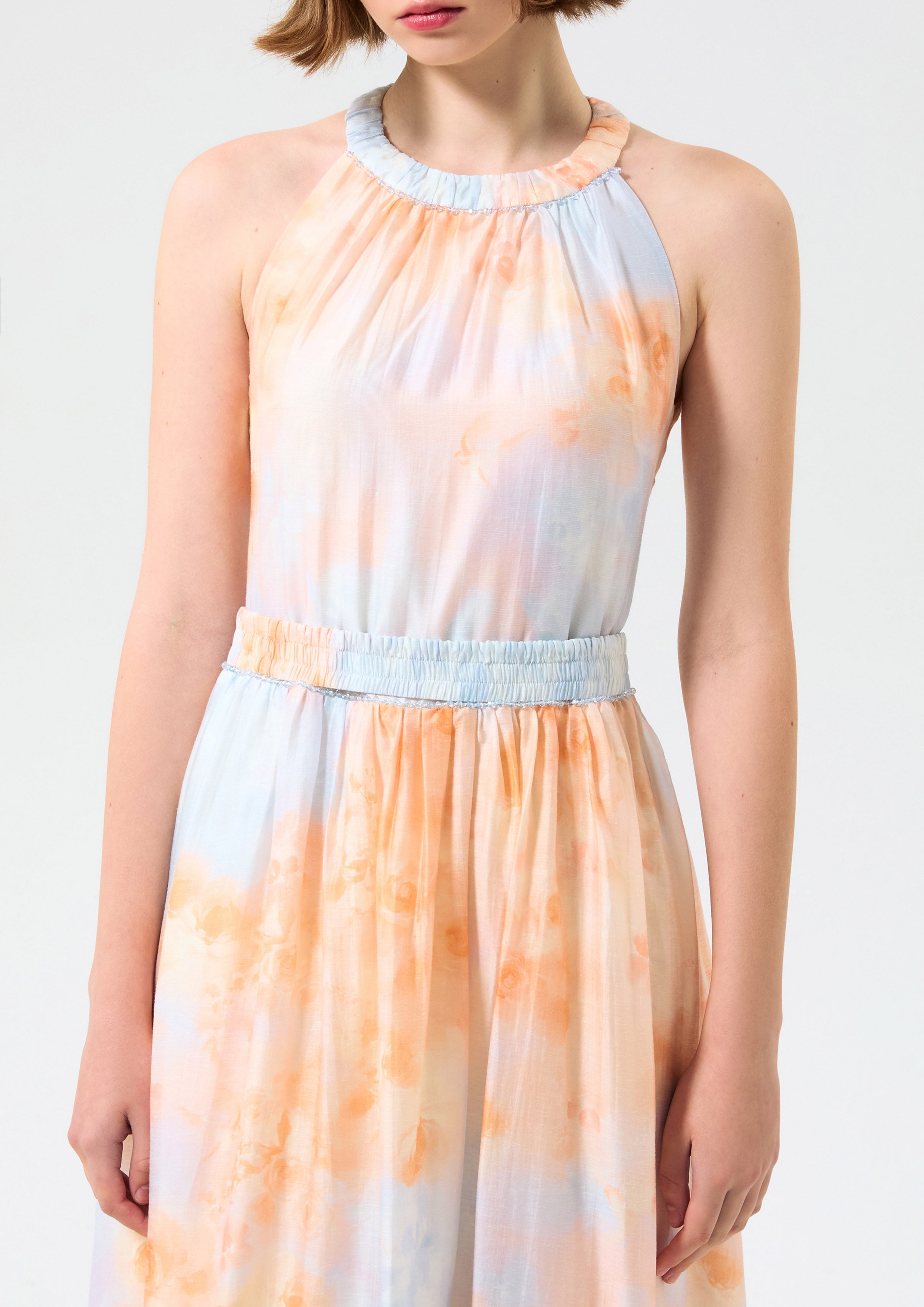 เดรสยาวคล้องคอพิมพ์ลาย คอลเลกชัน Rosewood Fleur