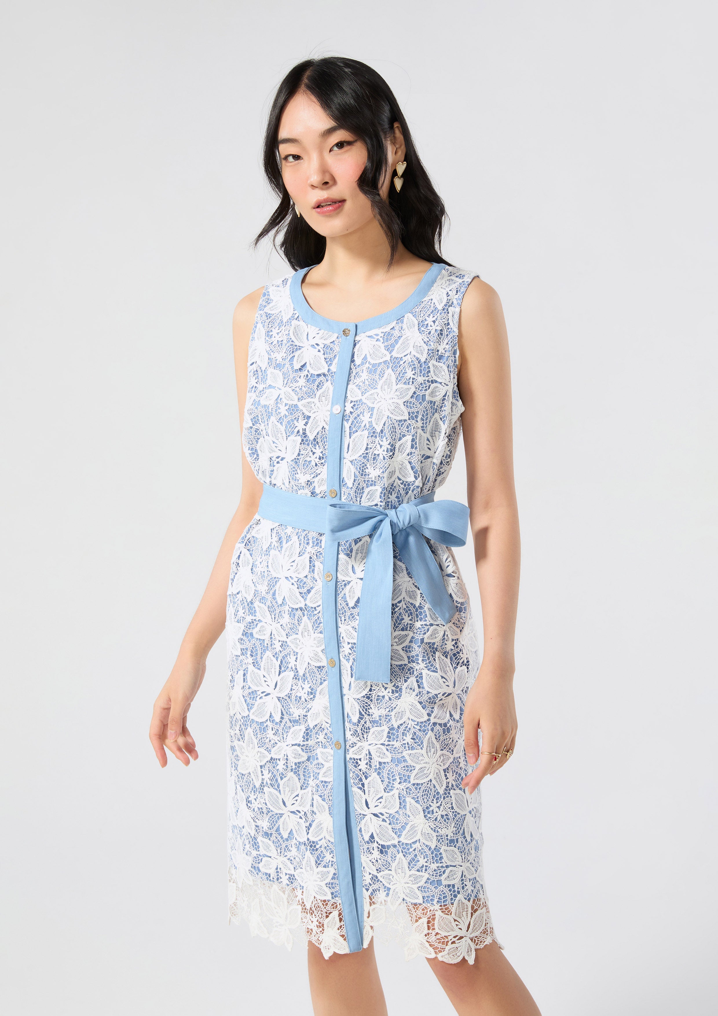 เดรสสั้นผ้าลูกไม้แต่งสายเชือกผูกเอว คอลเลกชัน Cruise to the Full Bloom