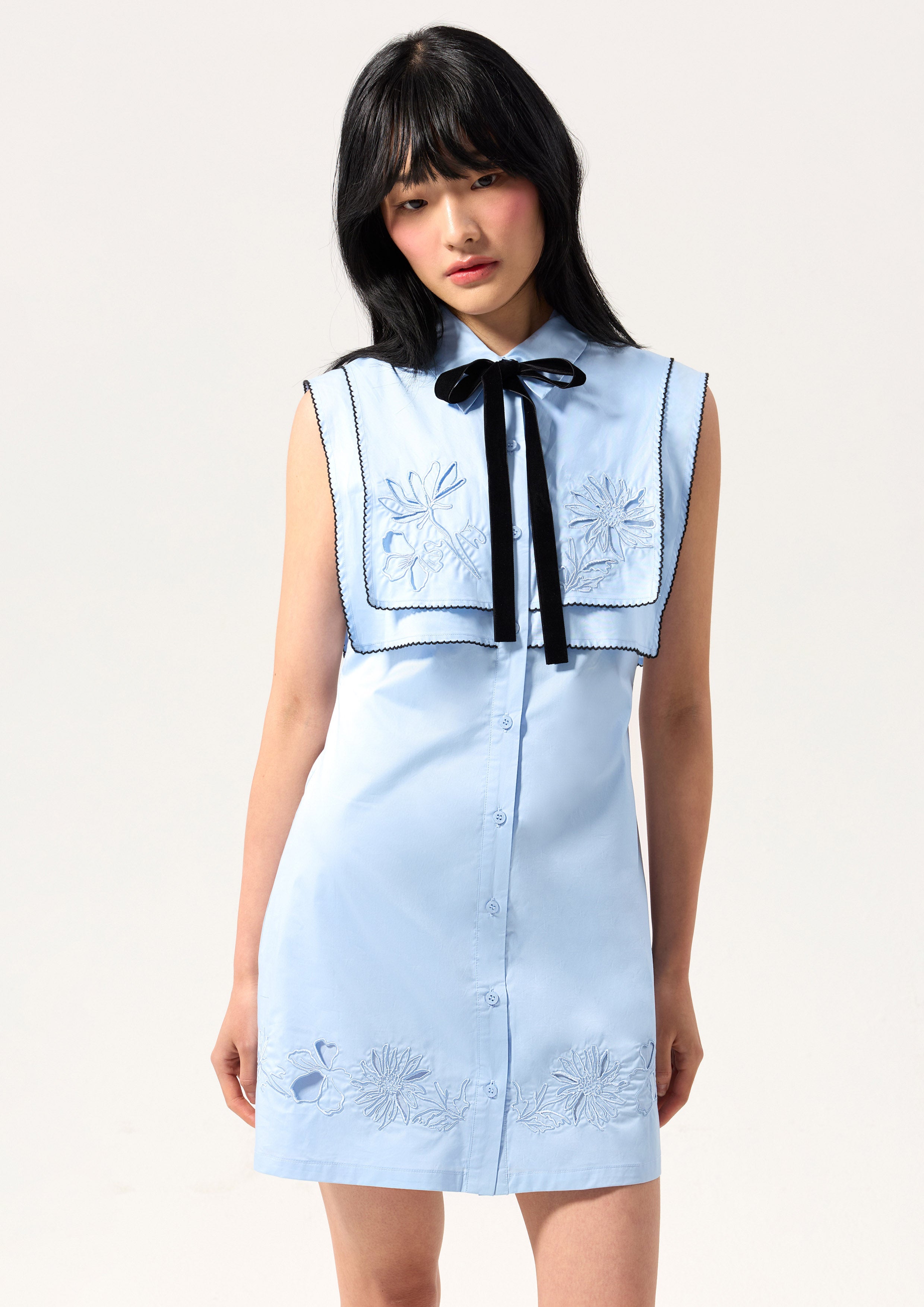 เดรสสั้นปกคอเลเยอร์แต่งโบ คอลเลกชัน Blossom Elegance