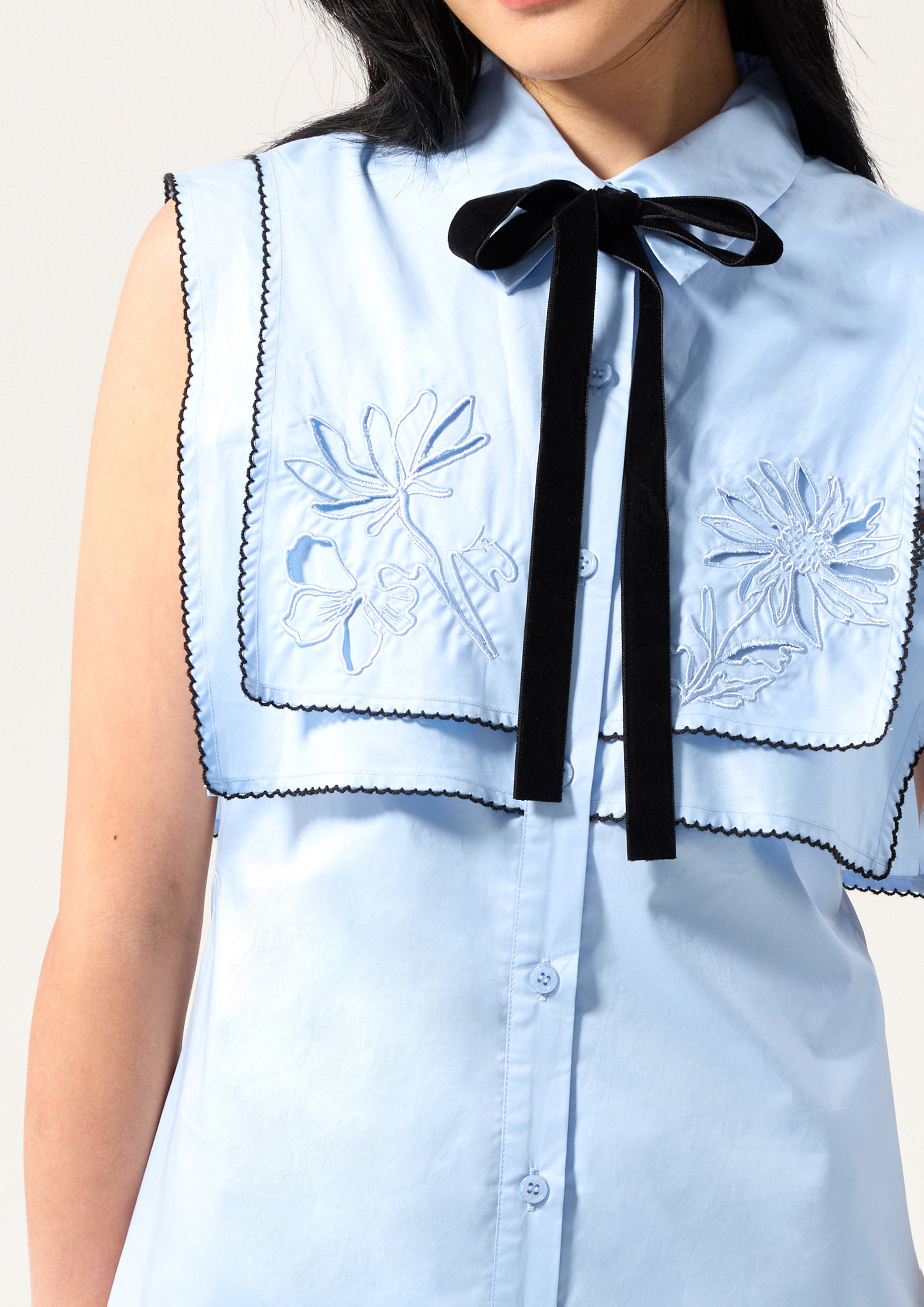 เดรสสั้นปกคอเลเยอร์แต่งโบ คอลเลกชัน Blossom Elegance