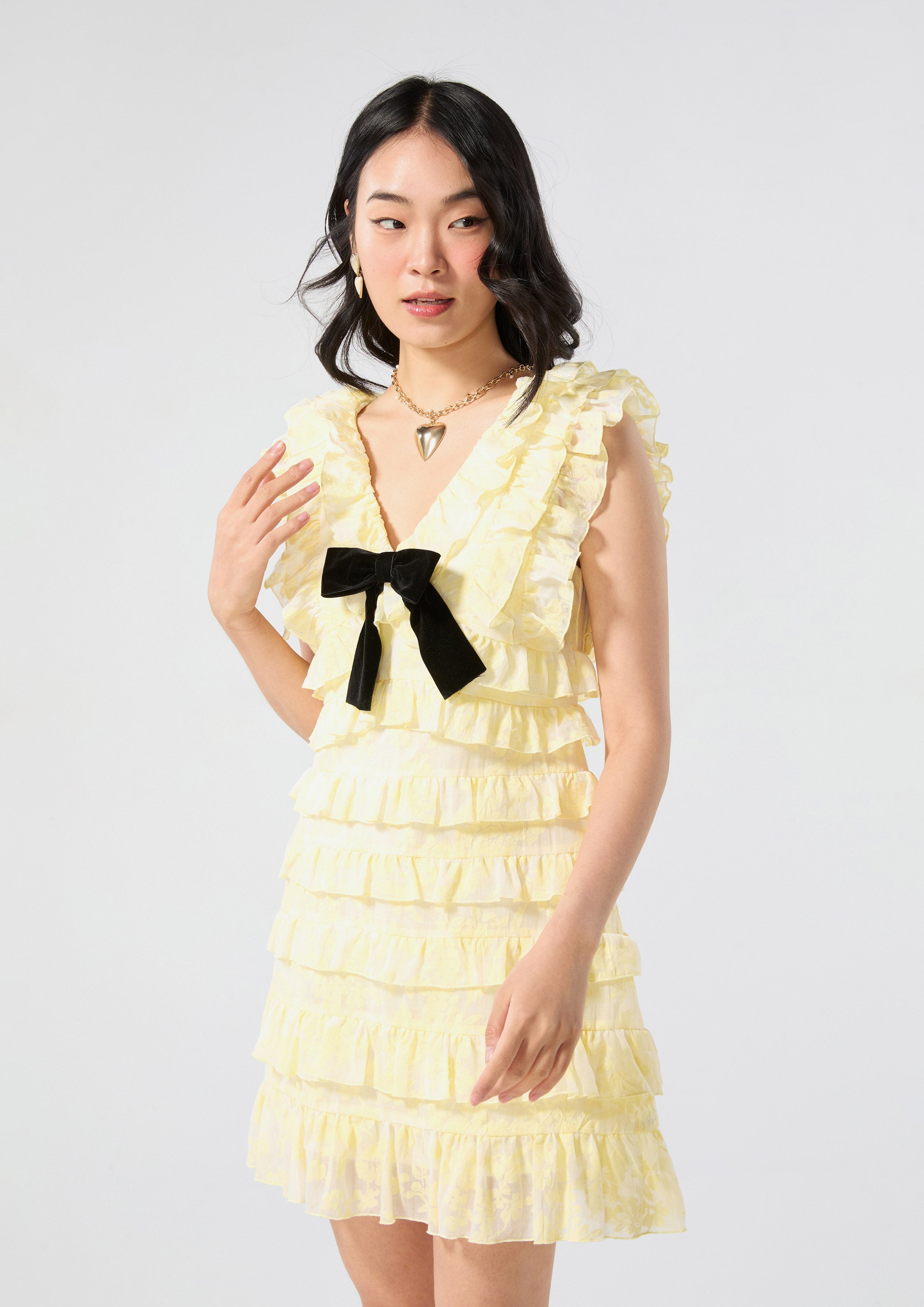 เดรสสั้นผ้ารัฟเฟิลแต่งโบ คอลเลกชัน Blossom Elegance