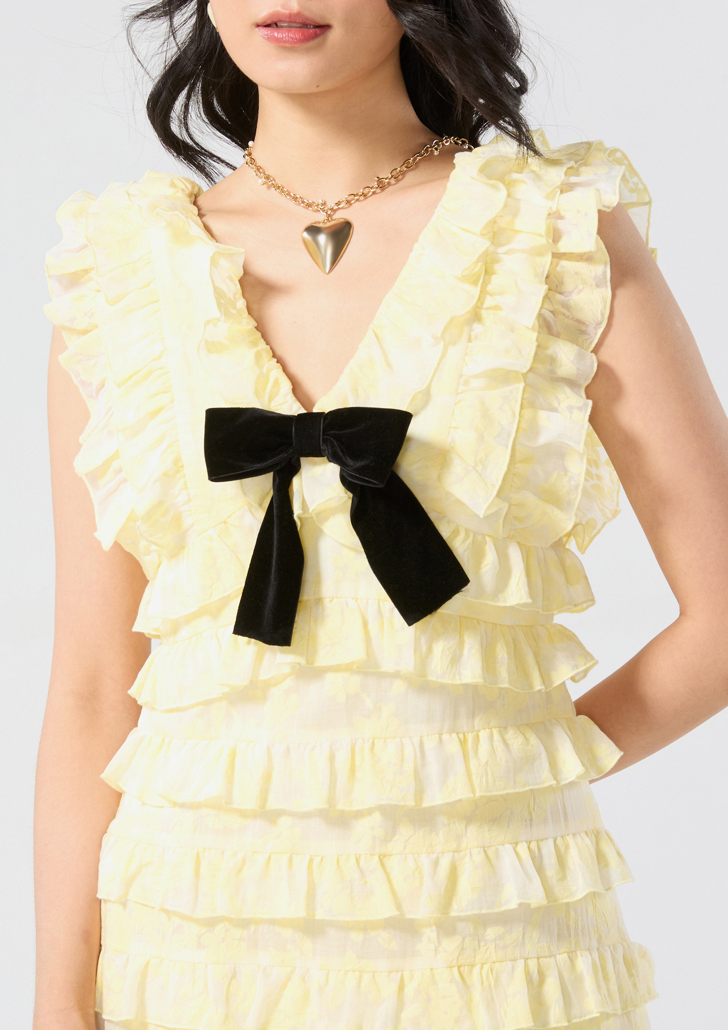 เดรสสั้นผ้ารัฟเฟิลแต่งโบ คอลเลกชัน Blossom Elegance