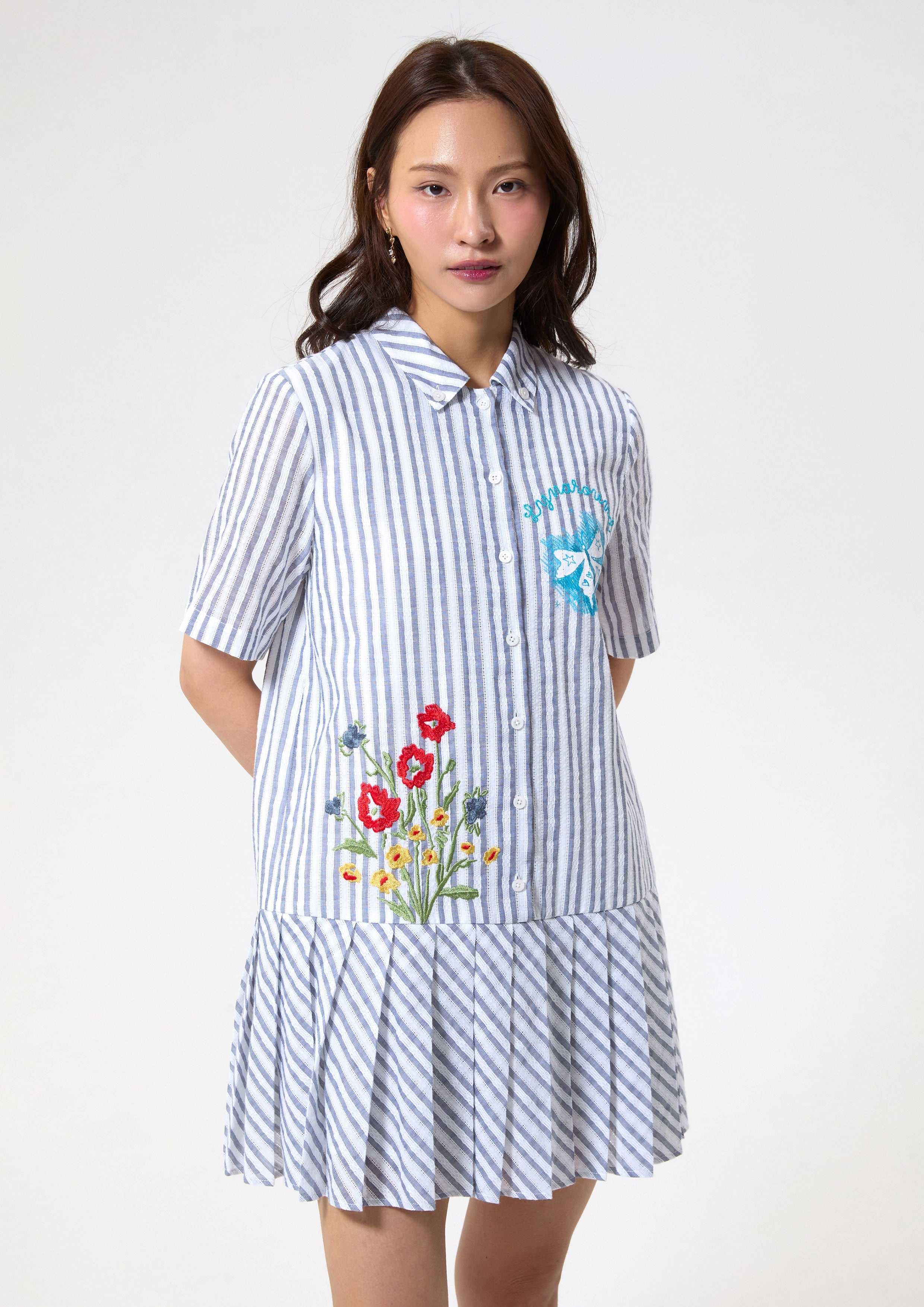 เดรสสั้นลายทางปักลาย คอลเลกชัน Cruise to the Full Bloom