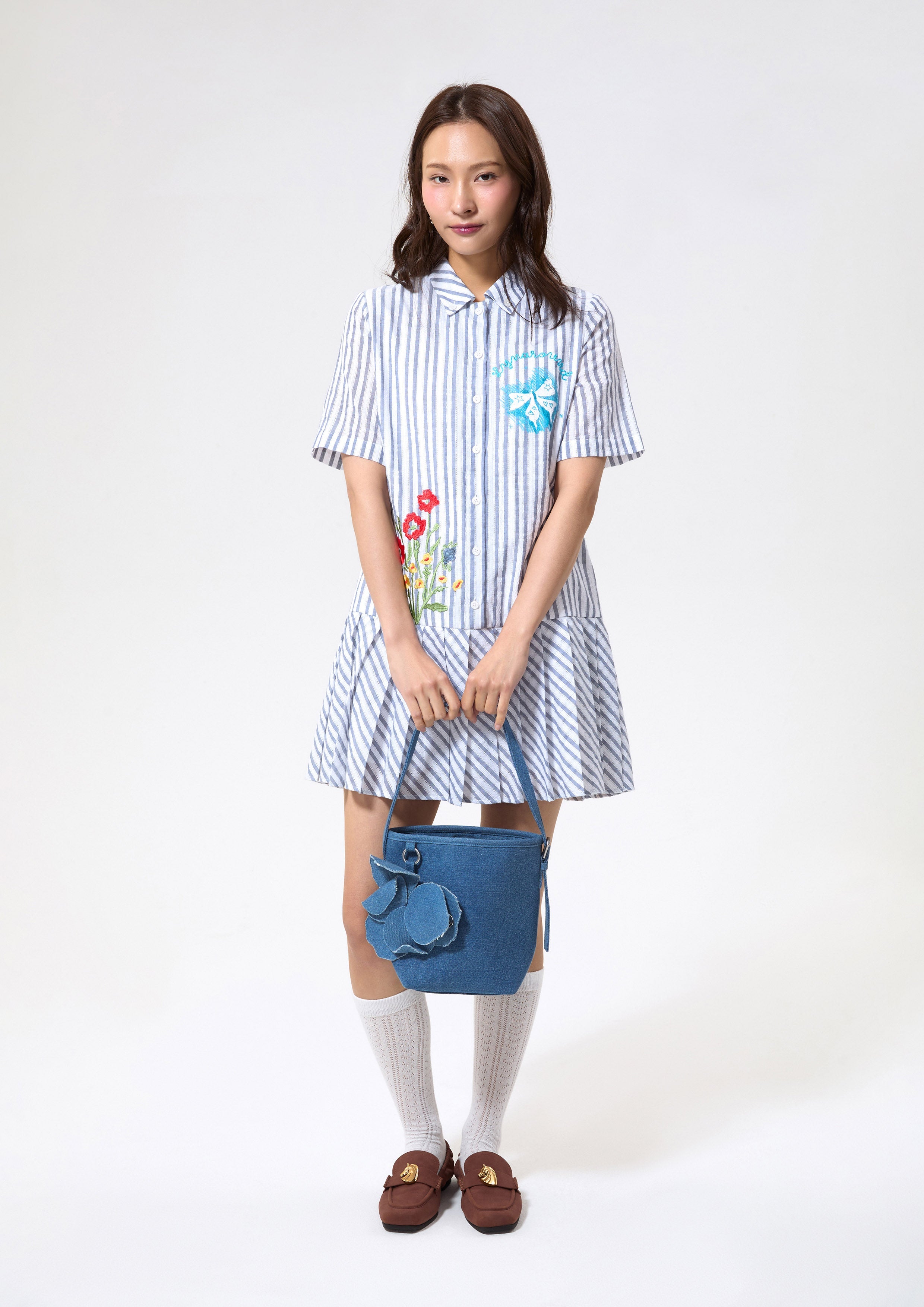 เดรสสั้นลายทางปักลาย คอลเลกชัน Cruise to the Full Bloom