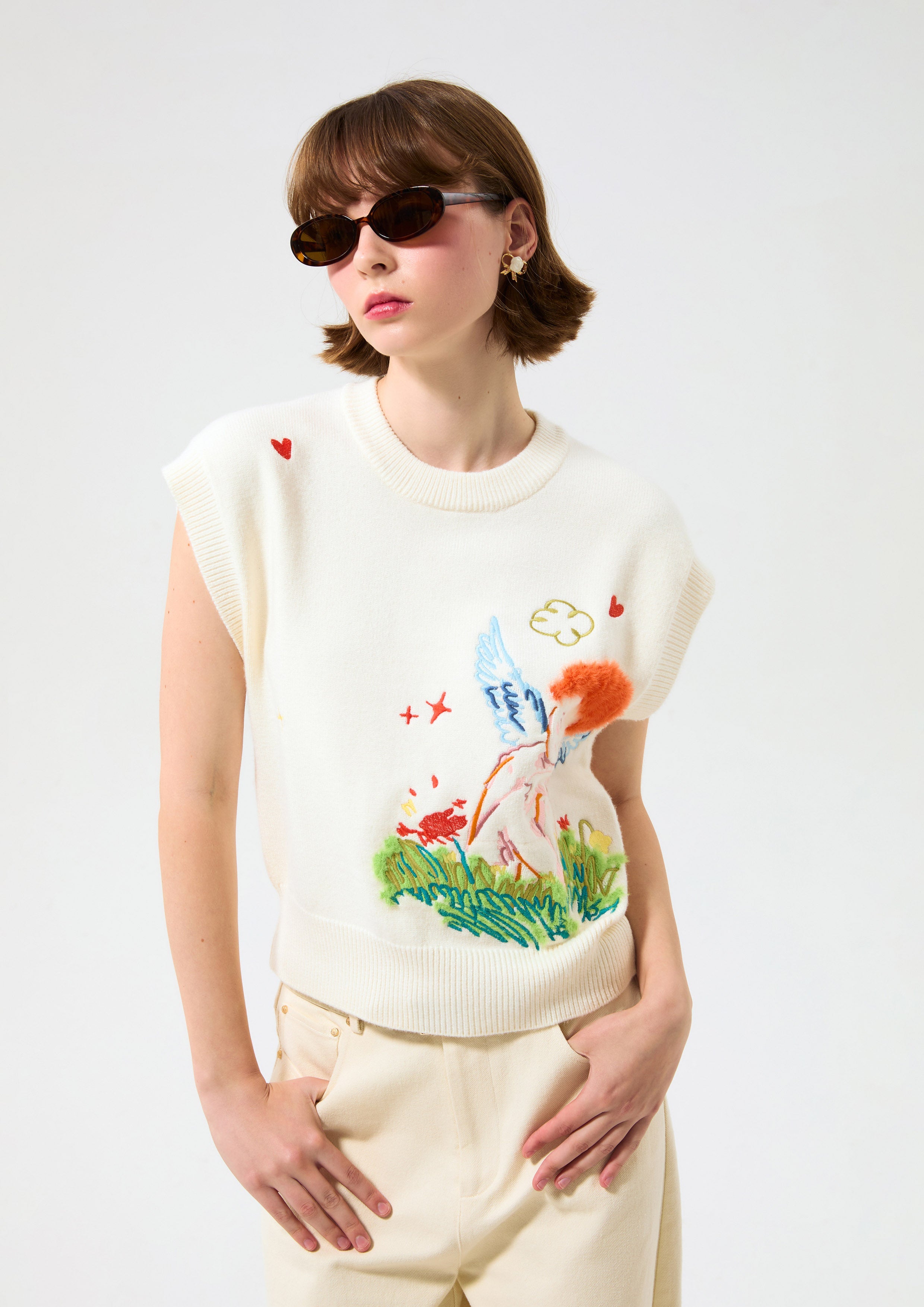 Embroidery Sleeveless Knitted Vest Cruise to the Full Bloom