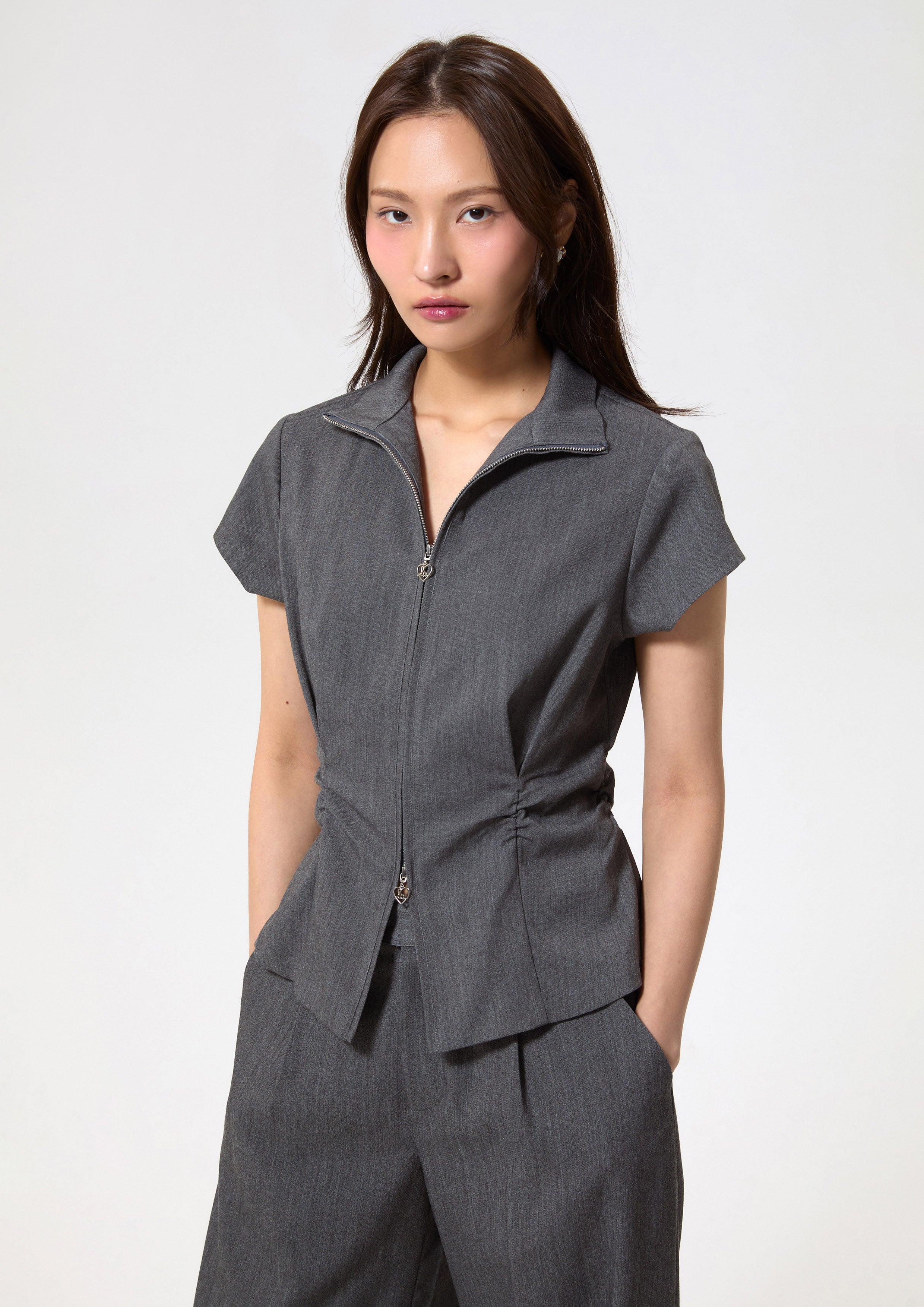 เสื้อเบล้าส์แต่งซิปจับจีบข้าง คอลเลกชัน Working on Board