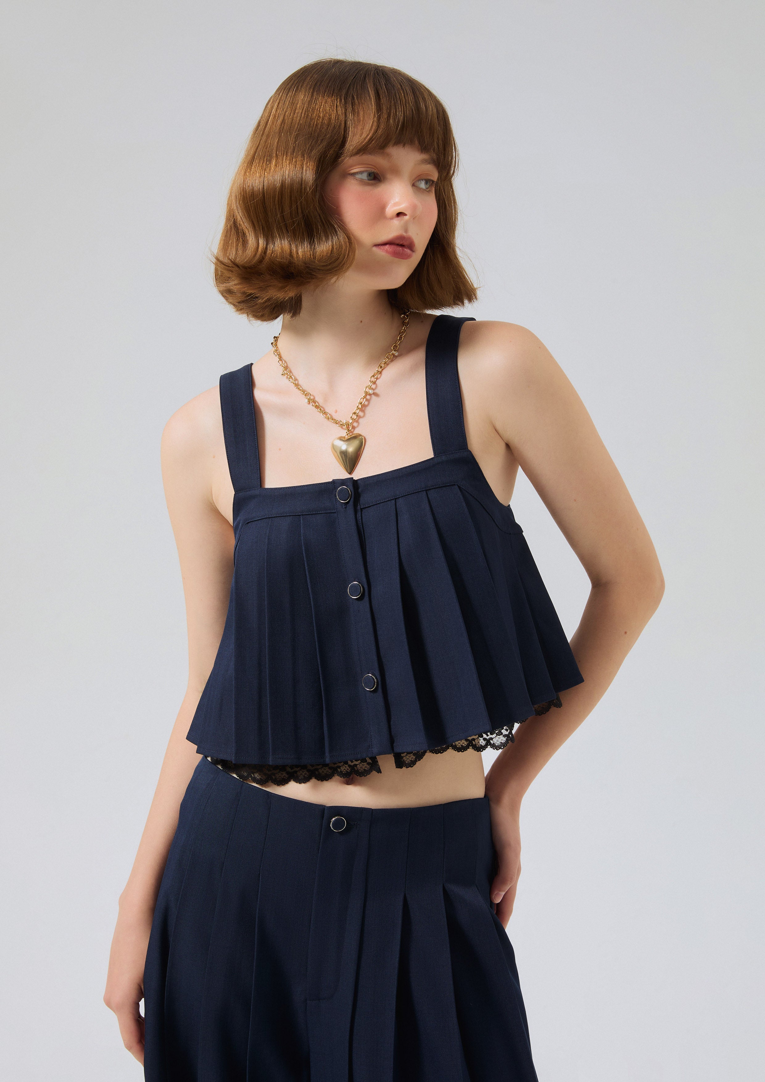 เสื้อครอปจับจีบเลเยอร์ผ้าลูกไม้ คอลเลคชัน Bloom Affair