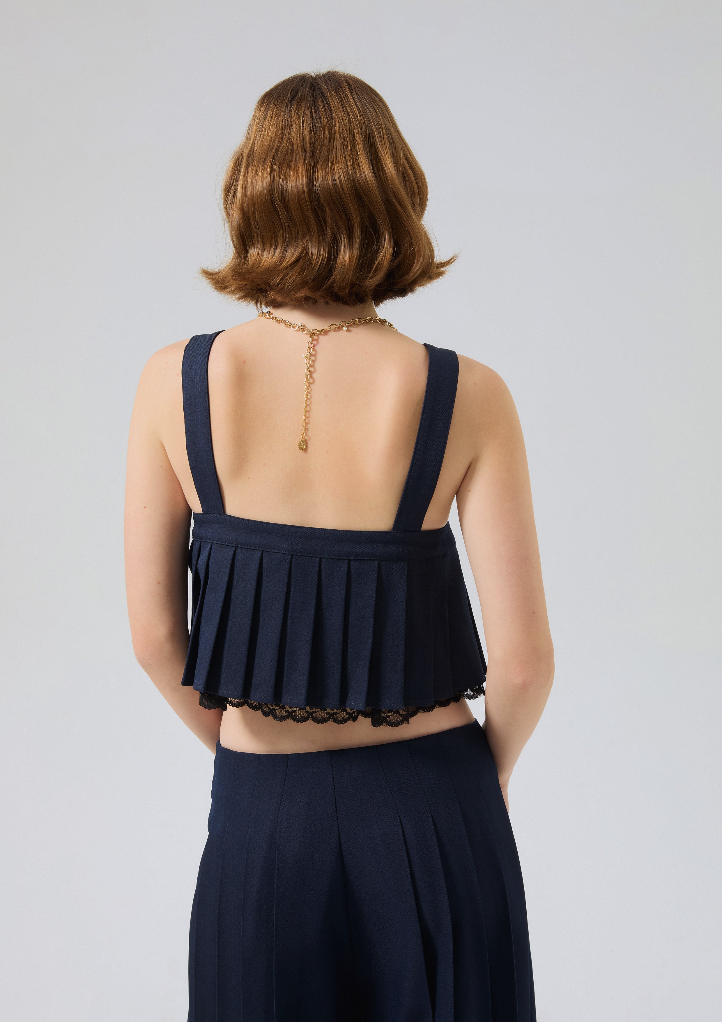 เสื้อครอปจับจีบเลเยอร์ผ้าลูกไม้ คอลเลคชัน Bloom Affair