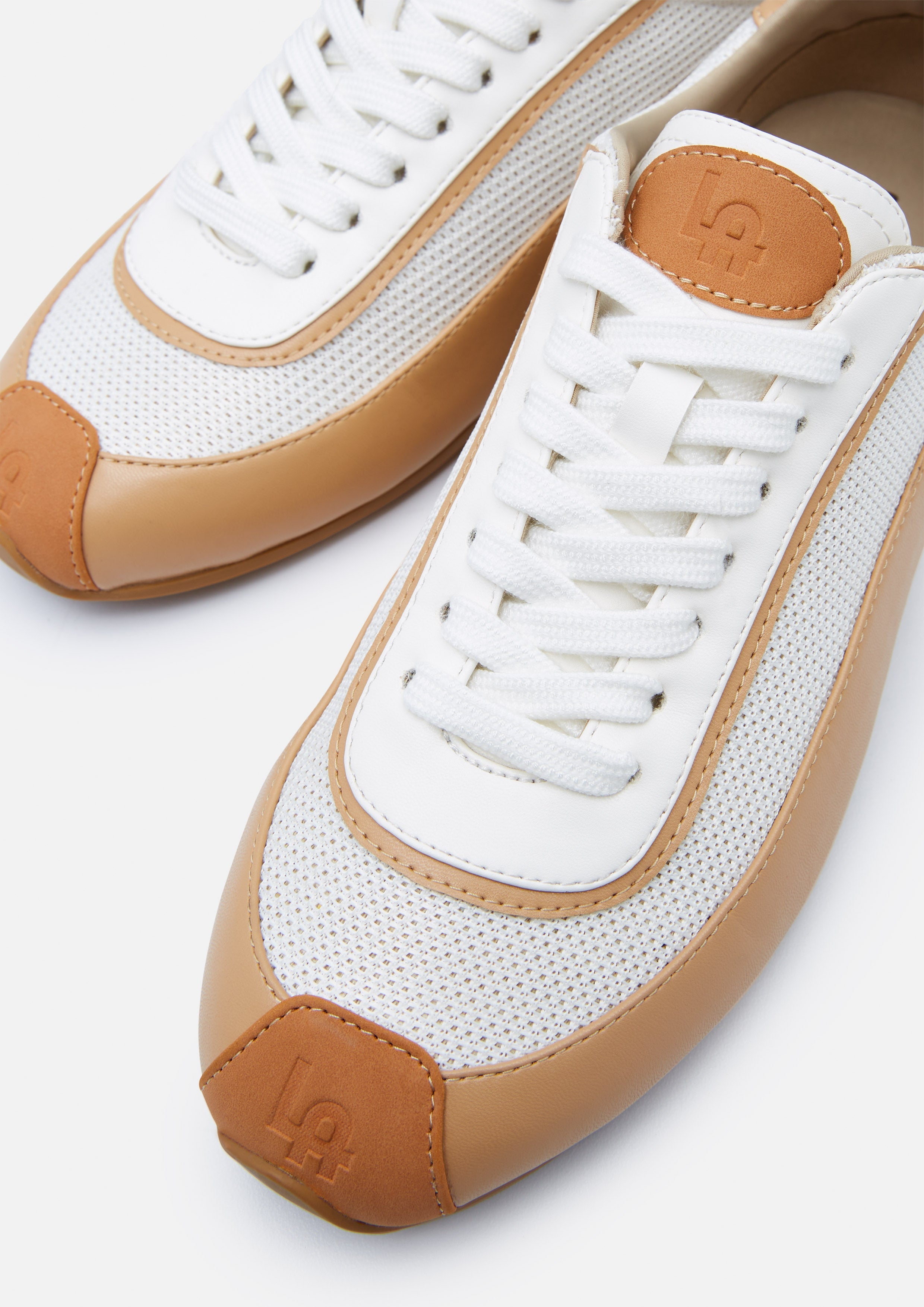 รองเท้าผ้าใบ Mela