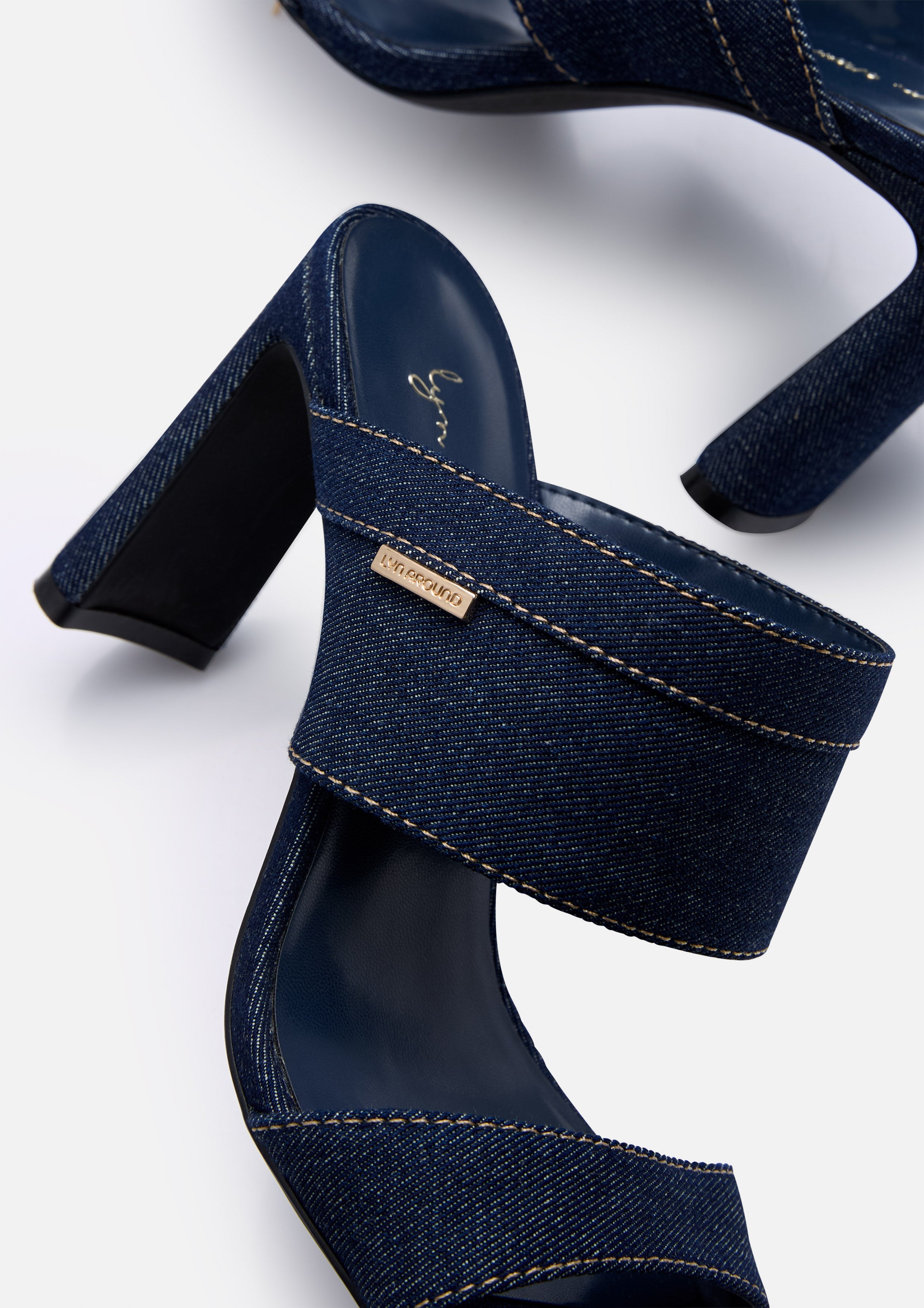 รองเท้าส้นสูงแบบสวม Artik